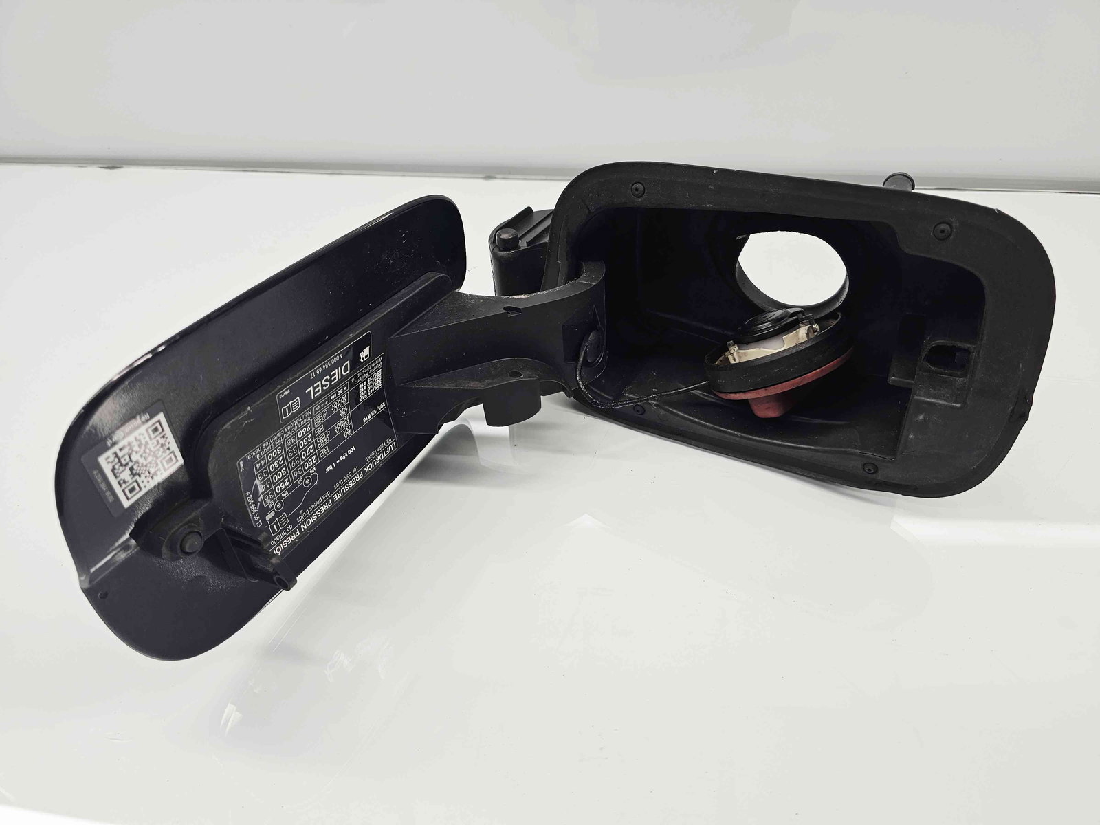 Capac rezervor Mercedes Clasa C Coupe (C204) Facelift AMG [Fabr 2011-2015] 197U NEGRU OBSIDIAN - imagine 2