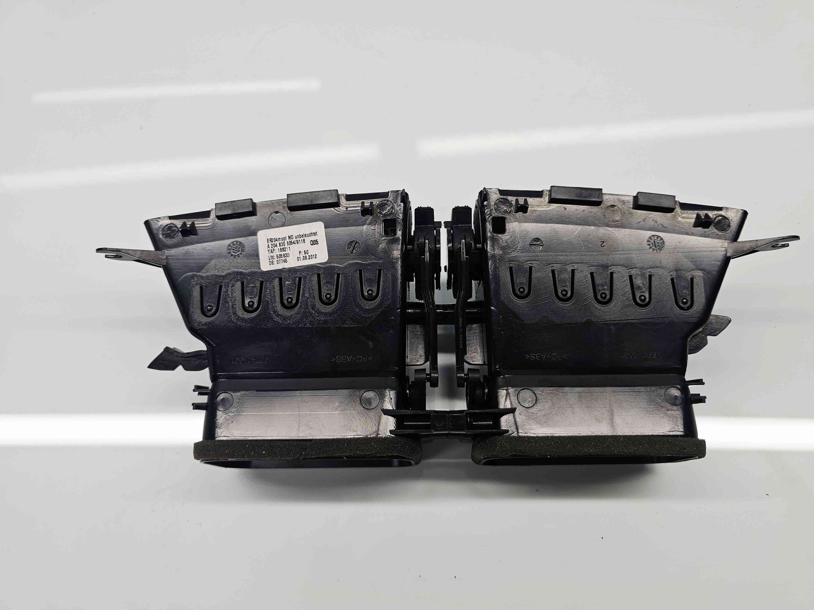 Grila aerisire centrala Mercedes Clasa C Coupe (C204) Facelift AMG [Fabr 2011-2015] A2048306064 - imagine 3