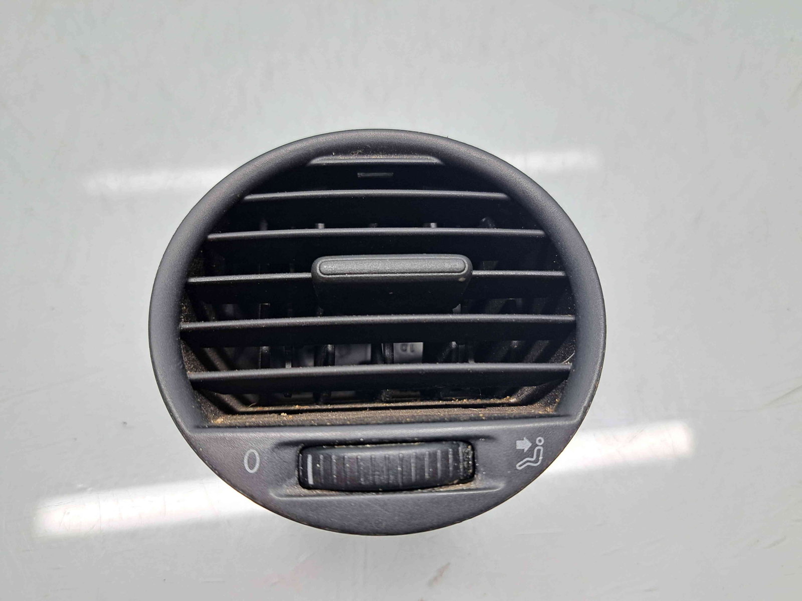 Grila aerisire centrala Volkswagen Caddy 3 (2KA, 2KH) [Fabr 2004-2010] 8VEX7039AB - imagine 3