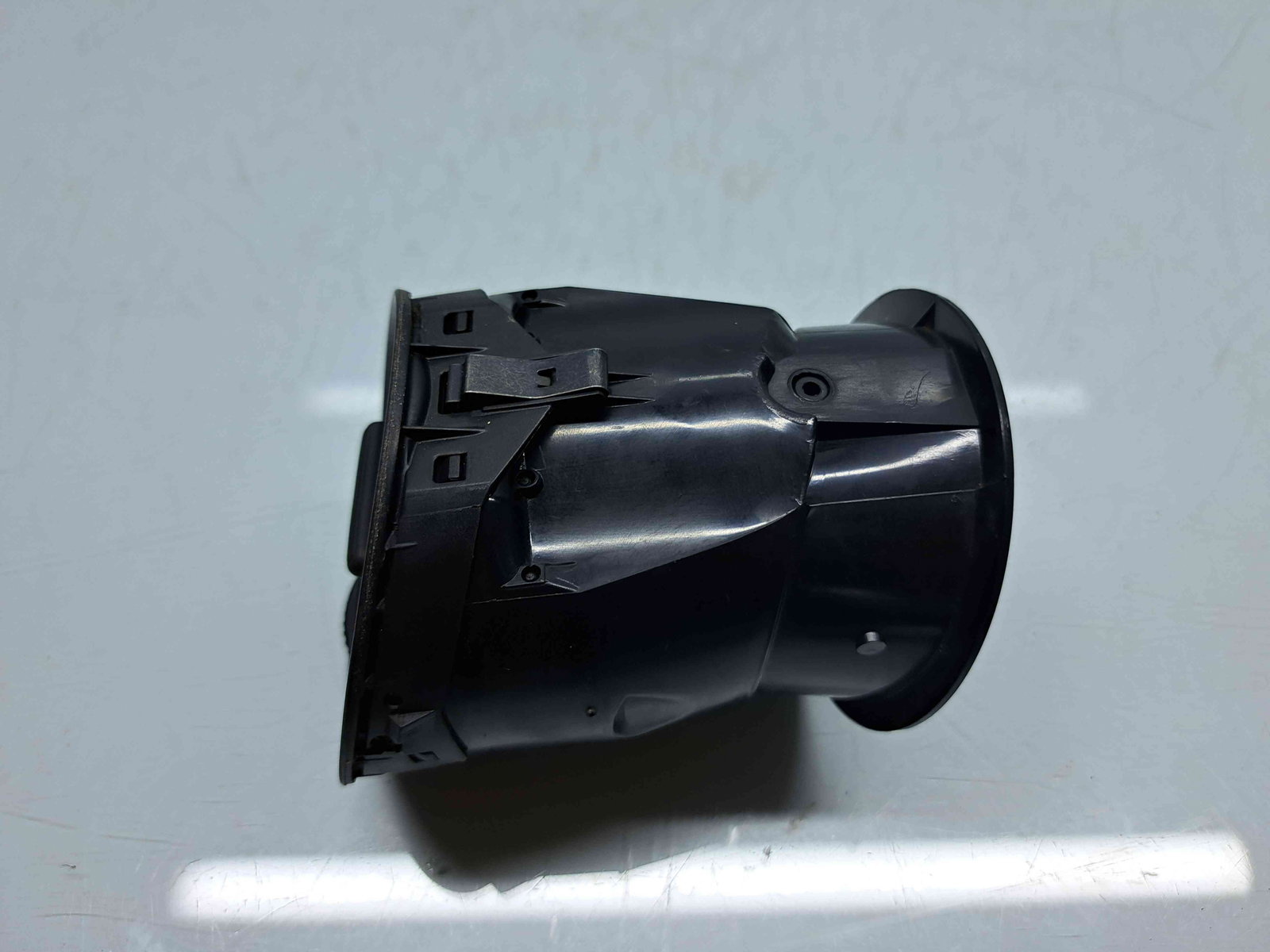 Grila aerisire centrala Volkswagen Caddy 3 (2KA, 2KH) [Fabr 2004-2010] 8VEX7039AB - imagine 2