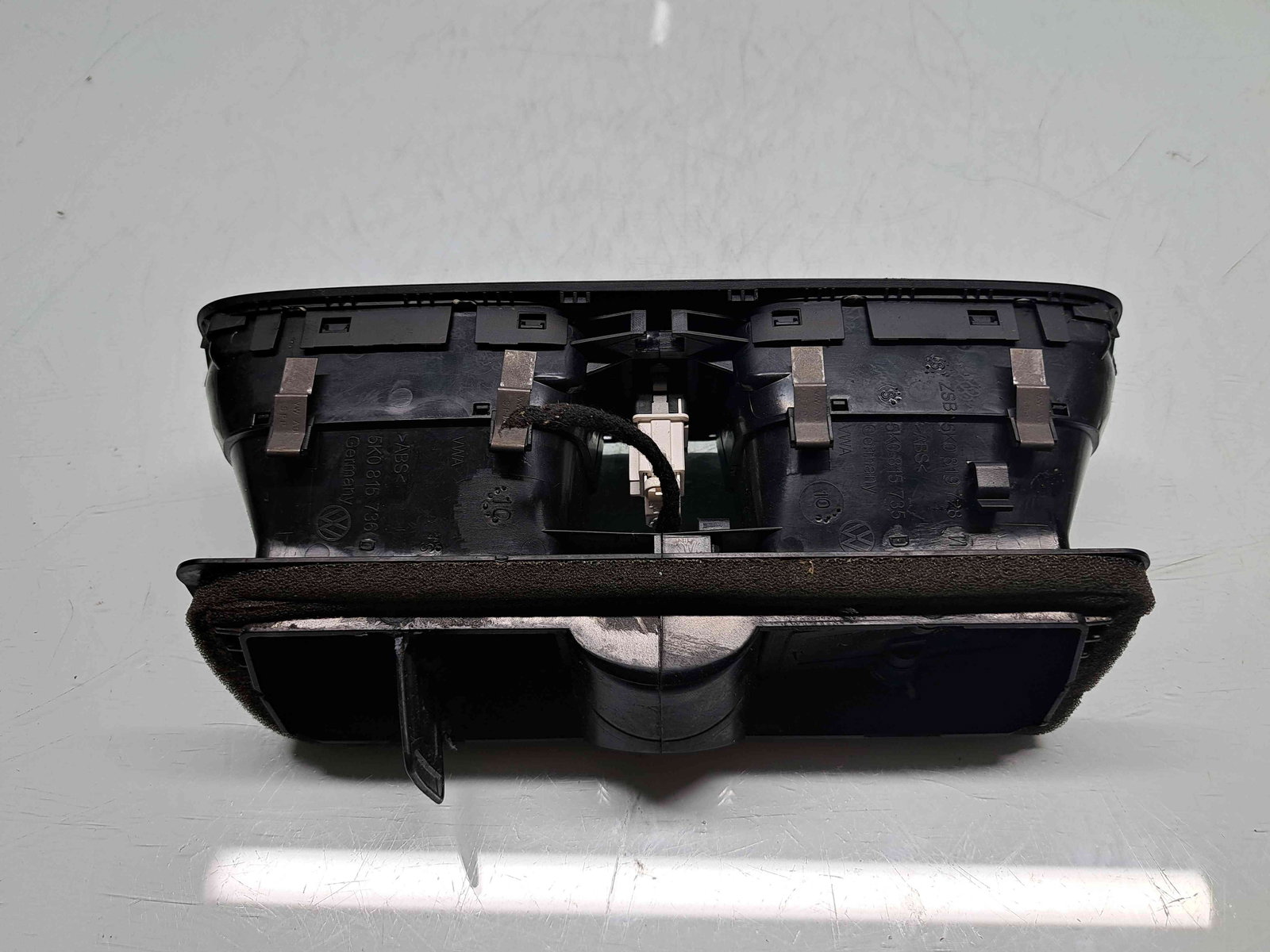 Grila aerisire centrala Volkswagen Golf 6 (5K1) [Fabr 2009-2013] 5K0815735D - imagine 2