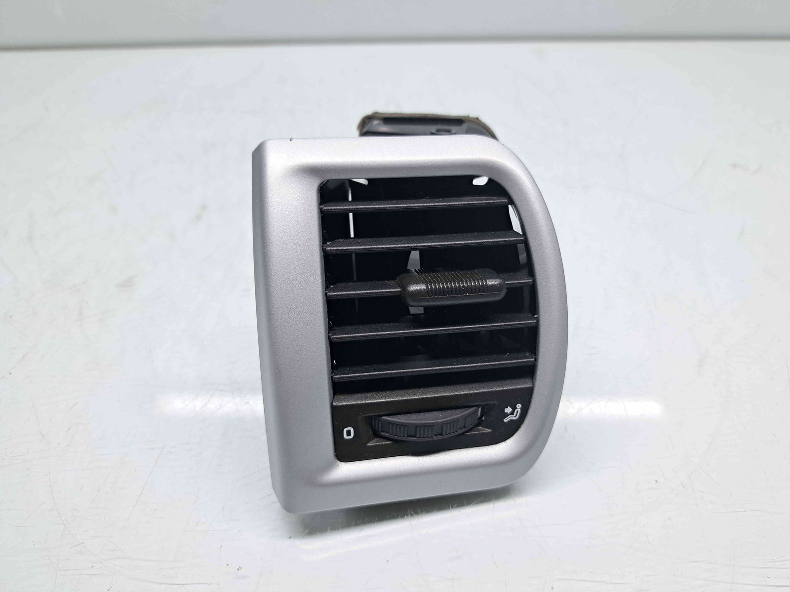 Grila aerisire dreapta Skoda Fabia 2 (5J, 542) [Fabr 2007-2014] 5J0819701E - imagine 1