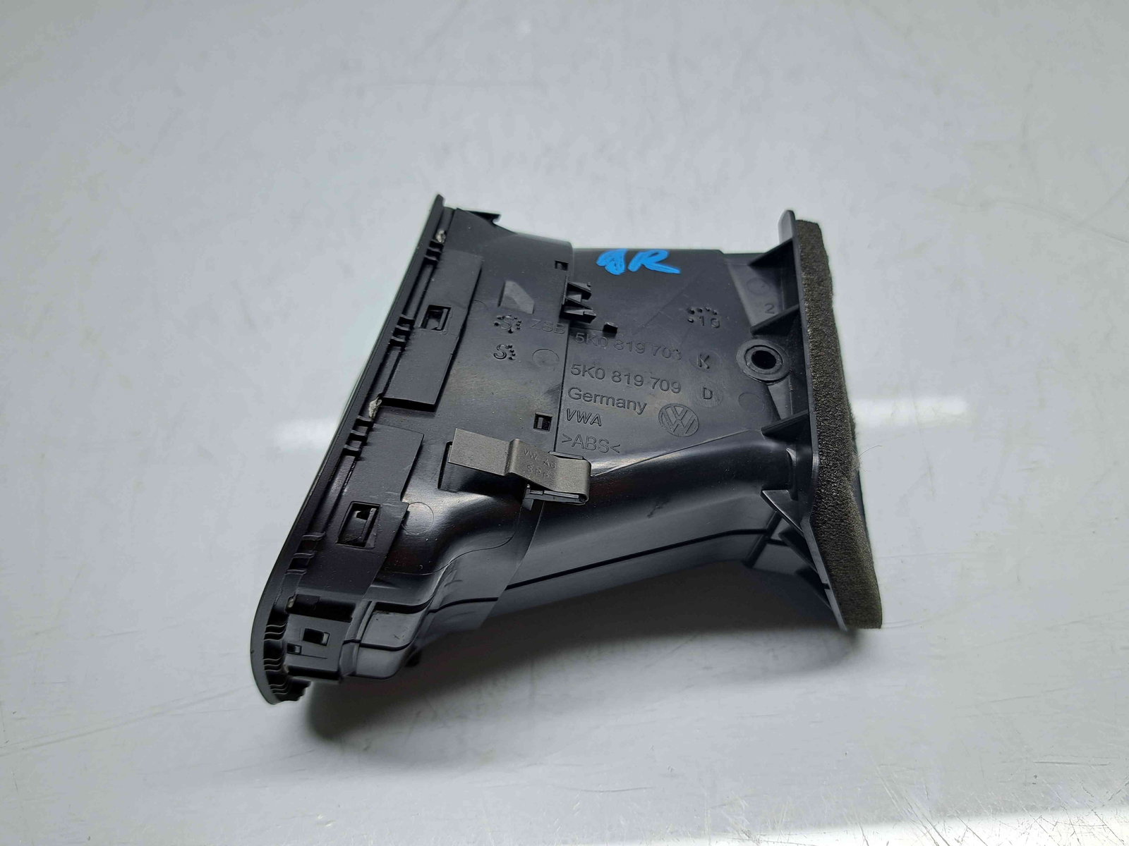 Grila aerisire dreapta Volkswagen Golf 6 (5K1) [Fabr 2009-2013] 5K0819703K - imagine 2