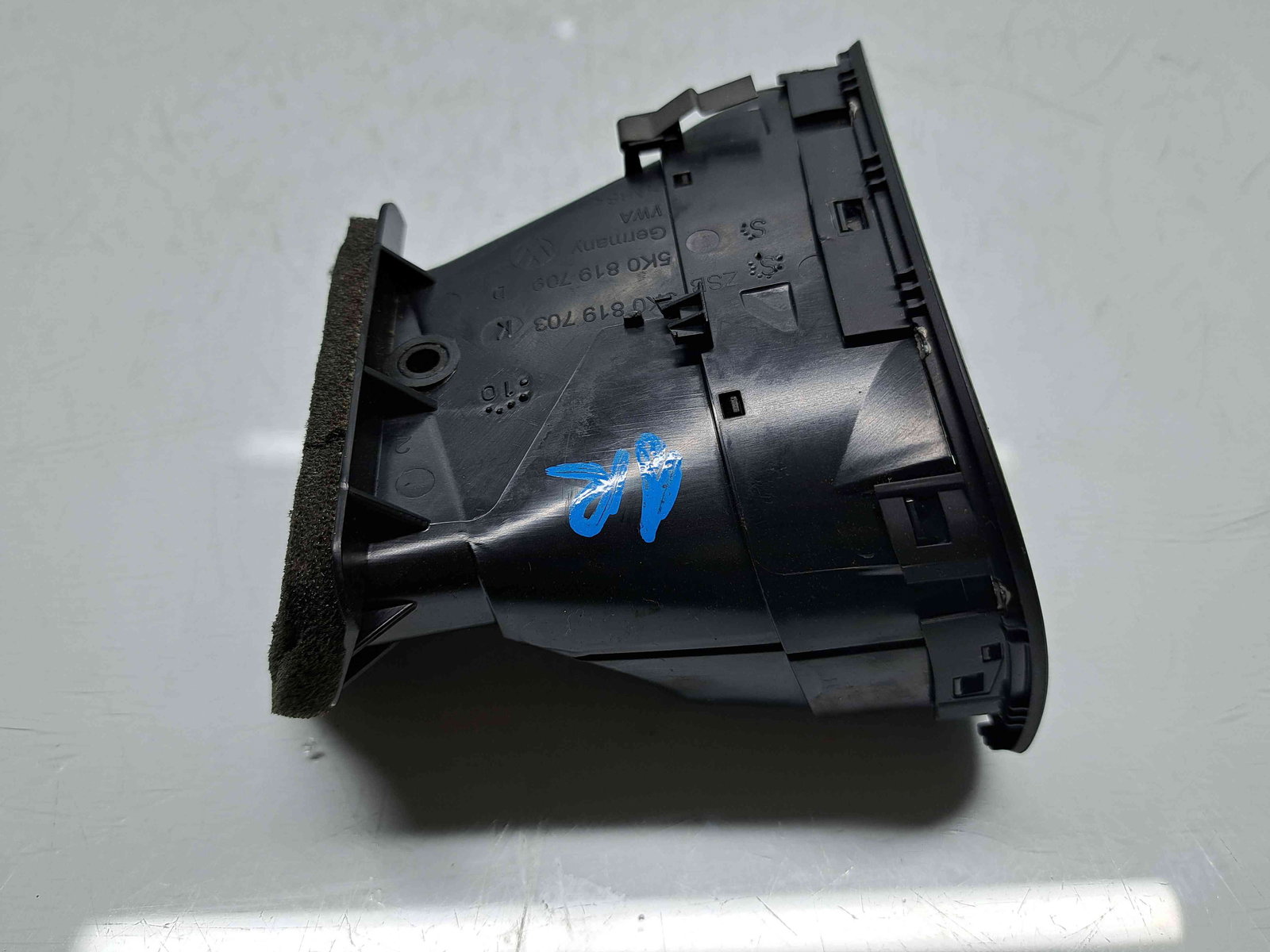 Grila aerisire dreapta Volkswagen Golf 6 (5K1) [Fabr 2009-2013] 5K0819703K - imagine 4