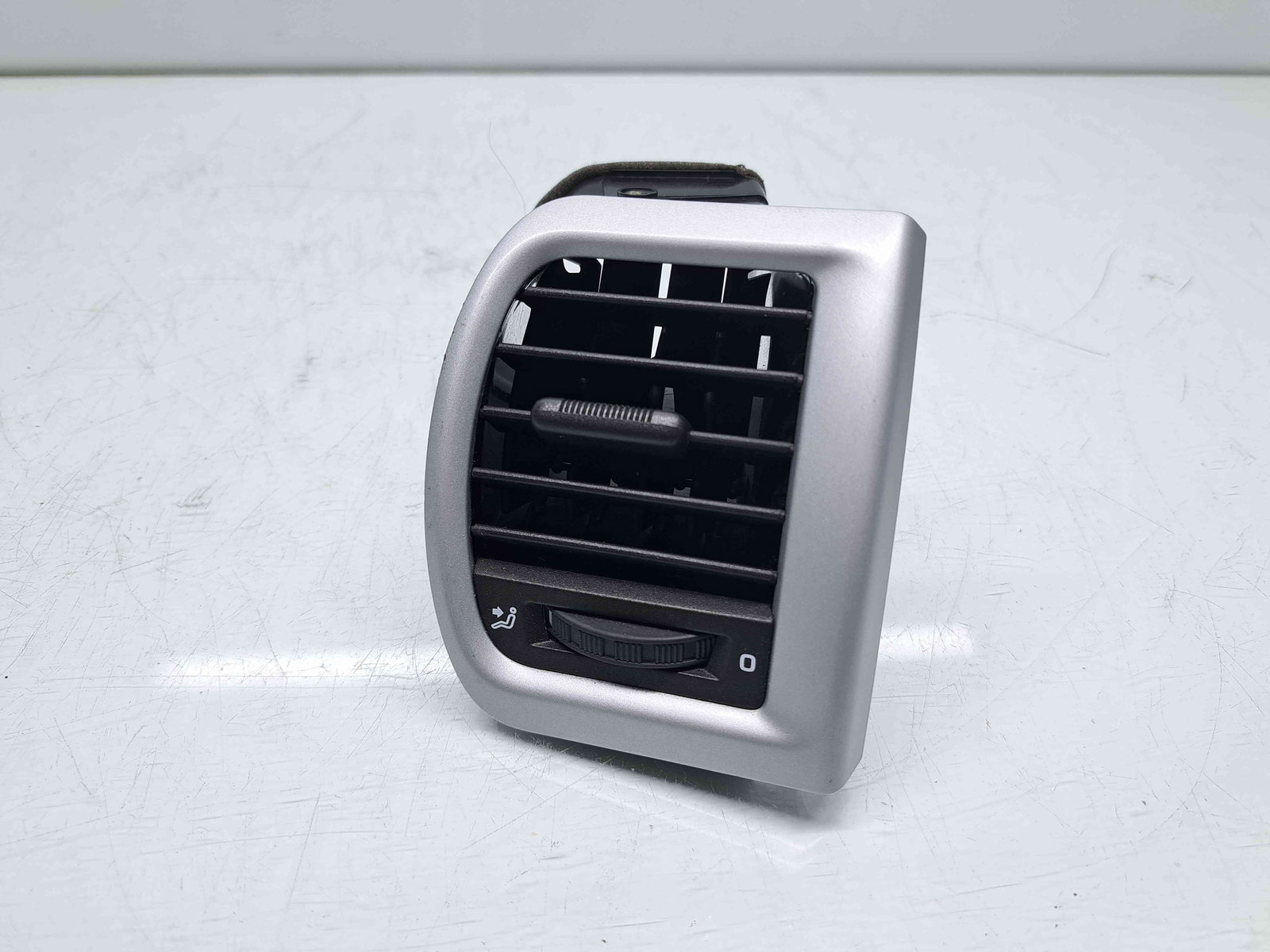 Grila aerisire stanga Skoda Fabia 2 (5J, 542) [Fabr 2007-2014] 5J0819702 - imagine 1