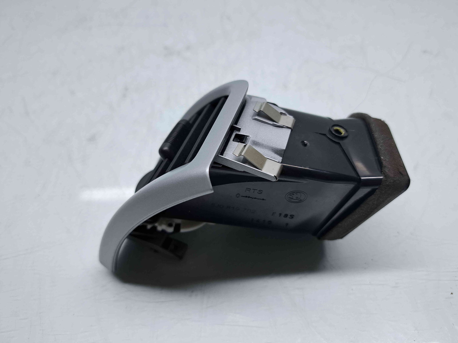 Grila aerisire stanga Skoda Fabia 2 (5J, 542) [Fabr 2007-2014] 5J0819702 - imagine 2