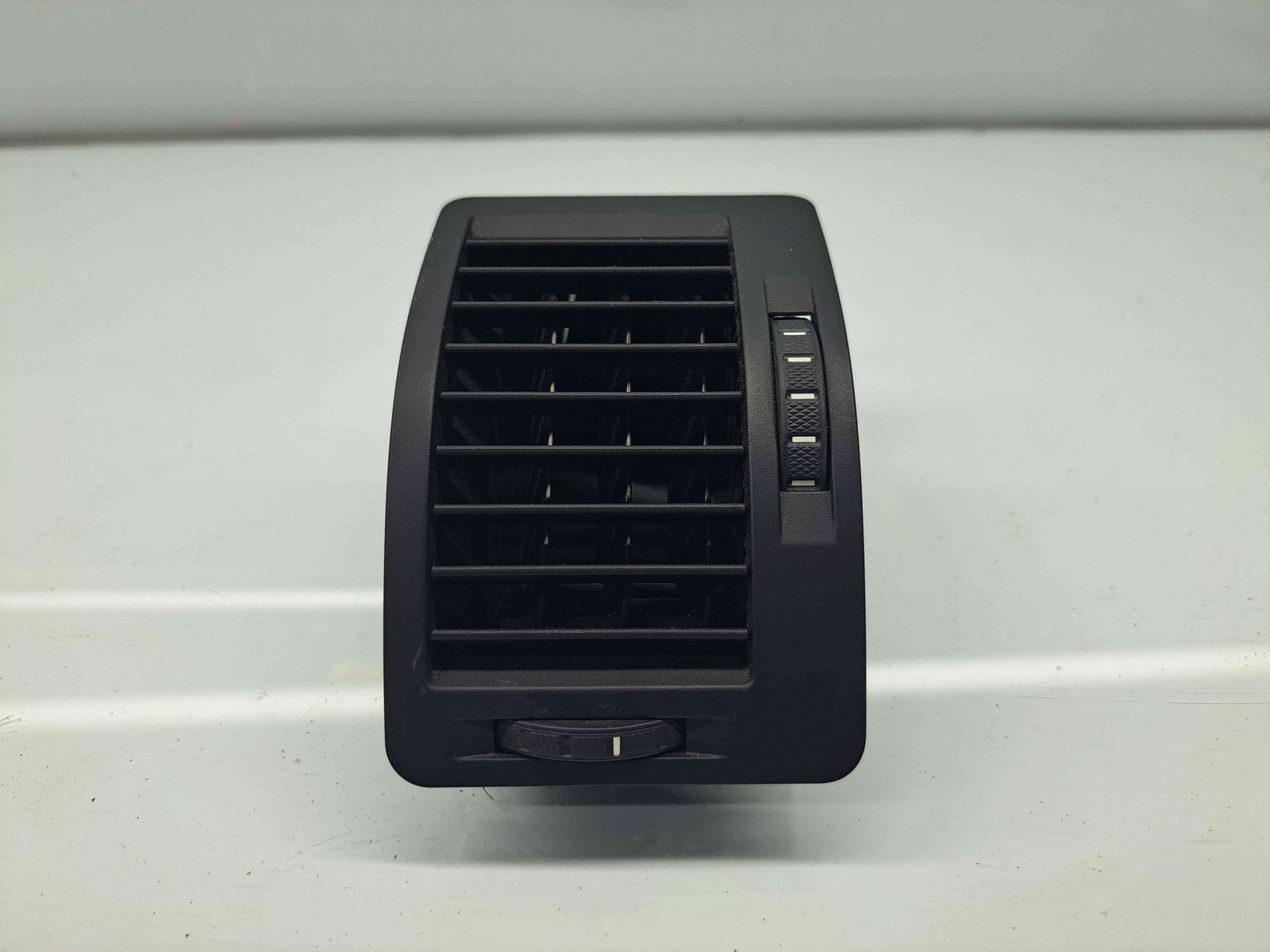 Grila aerisire stanga Skoda Octavia 2 Combi (1Z5) [Fabr 2004-2013] Facelift 1Z0819701 - imagine 1