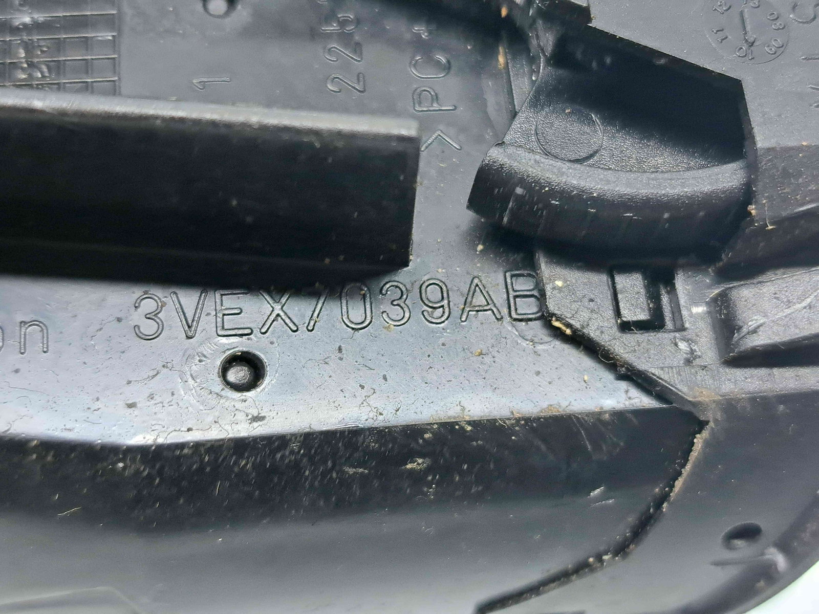 Grila aerisire stanga Volkswagen Caddy 3 (2KA, 2KH) [Fabr 2004-2010] 8VEX7039AB - imagine 4