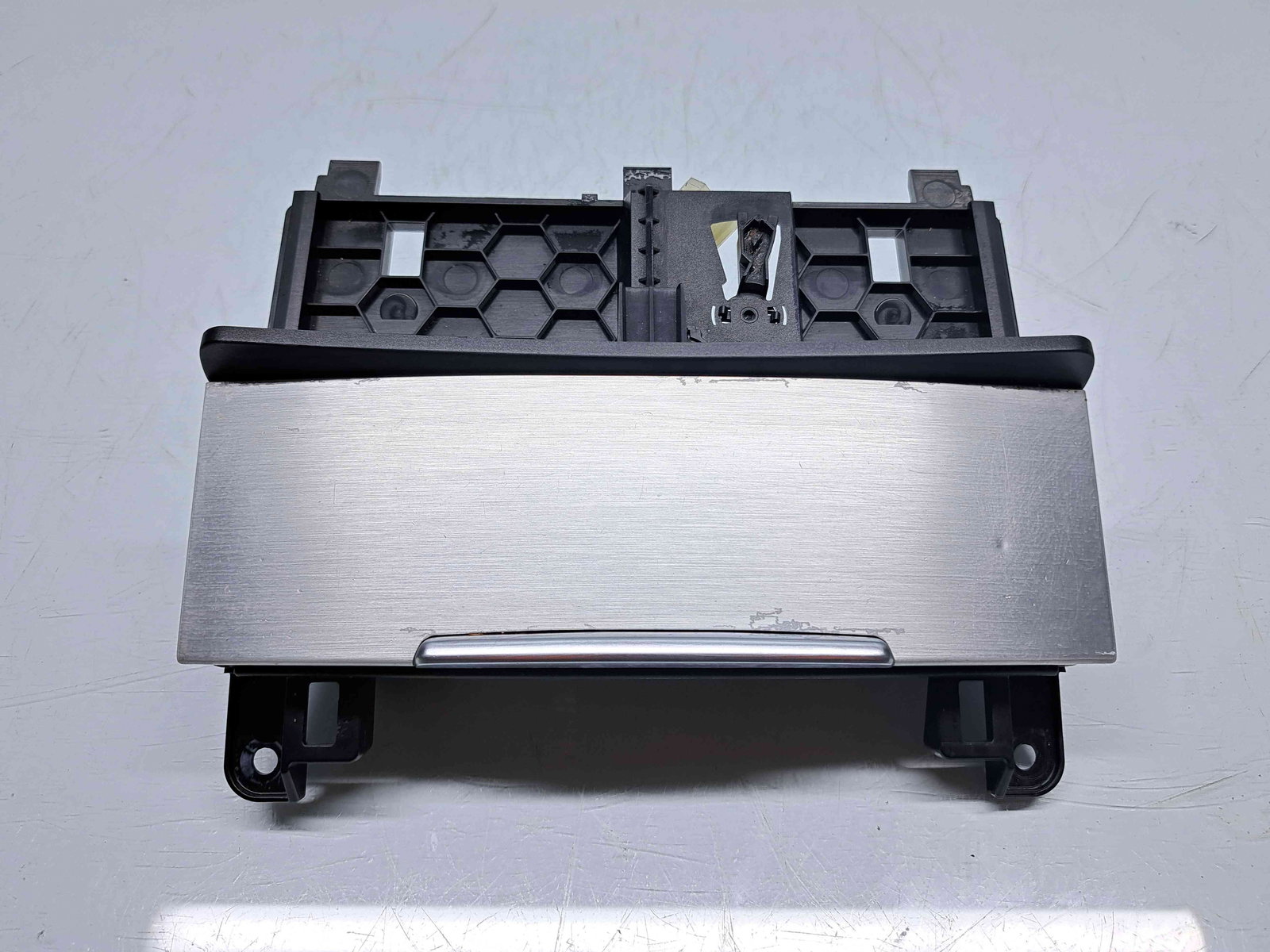 Scrumiera Audi Q7 (4LB) [Fabr 2006-2014] 4L0857951 - imagine 1