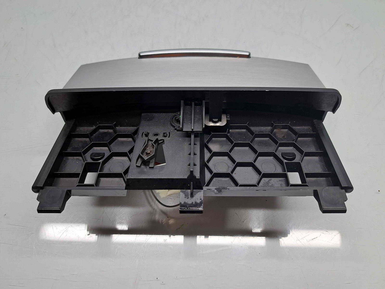 Scrumiera Audi Q7 (4LB) [Fabr 2006-2014] 4L0857951 - imagine 2