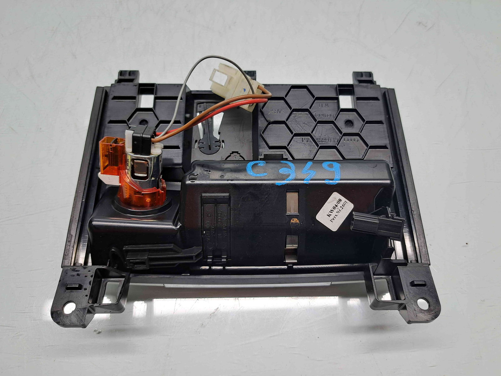 Scrumiera Audi Q7 (4LB) [Fabr 2006-2014] 4L0857951 - imagine 3