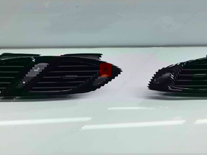  Grila aerisire centrala Renault Scenic 3 [Fabr 2009-2015] 682600031R