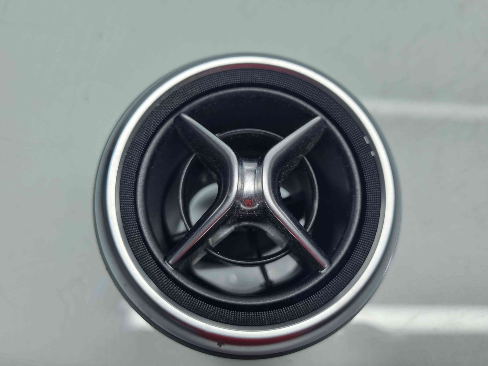 Grila aerisire stanga Mercedes Clasa A (W176) [Fabr 2012-2018] A176830 03 54 - imagine 1