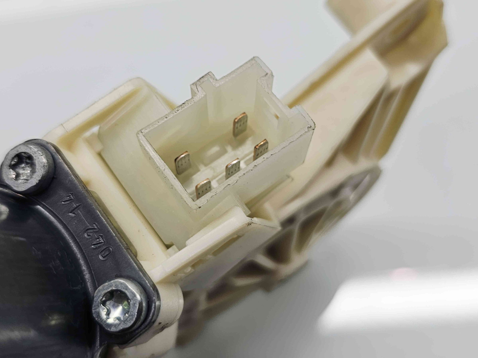 Motoras geam stanga fata Mercedes Clasa A (W176) [Fabr 2012-2018] A2469065100 - imagine 3