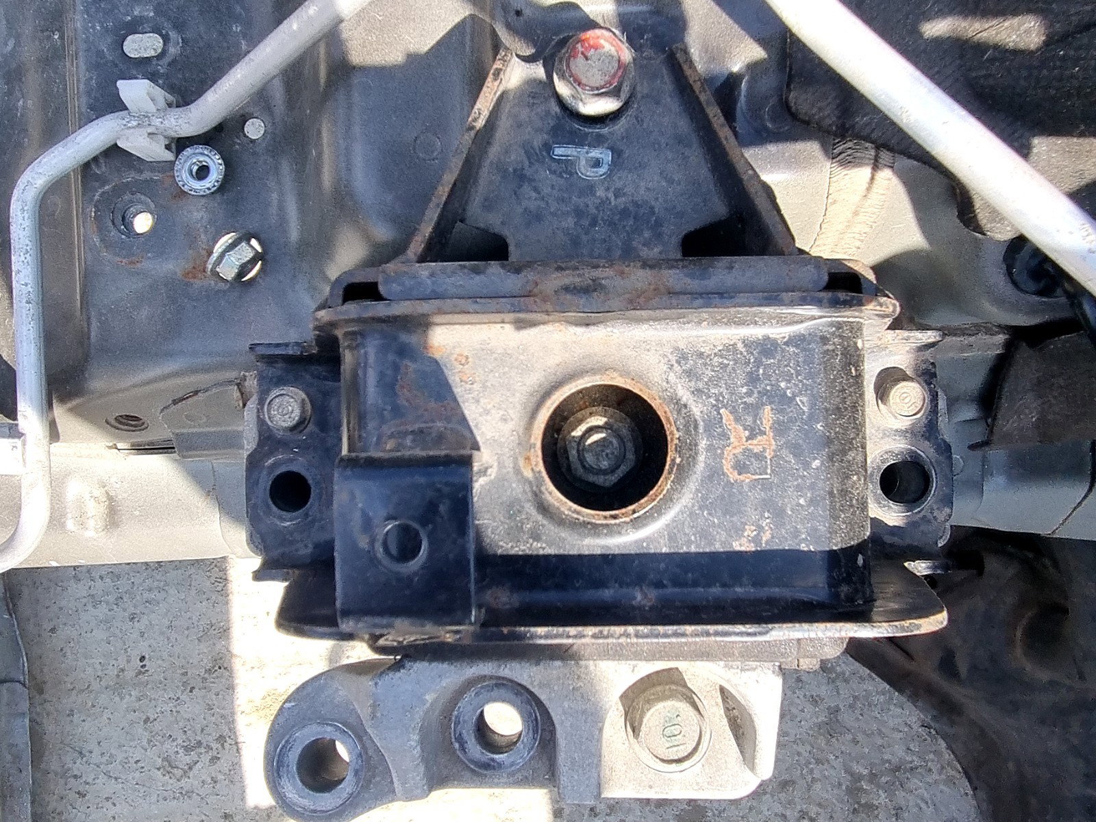 Tampon motor MITSUBISHI Outlander III [Fabr 2012-2014] 2.0 Hibrid 4B11 149KW / 203CP - imagine 1