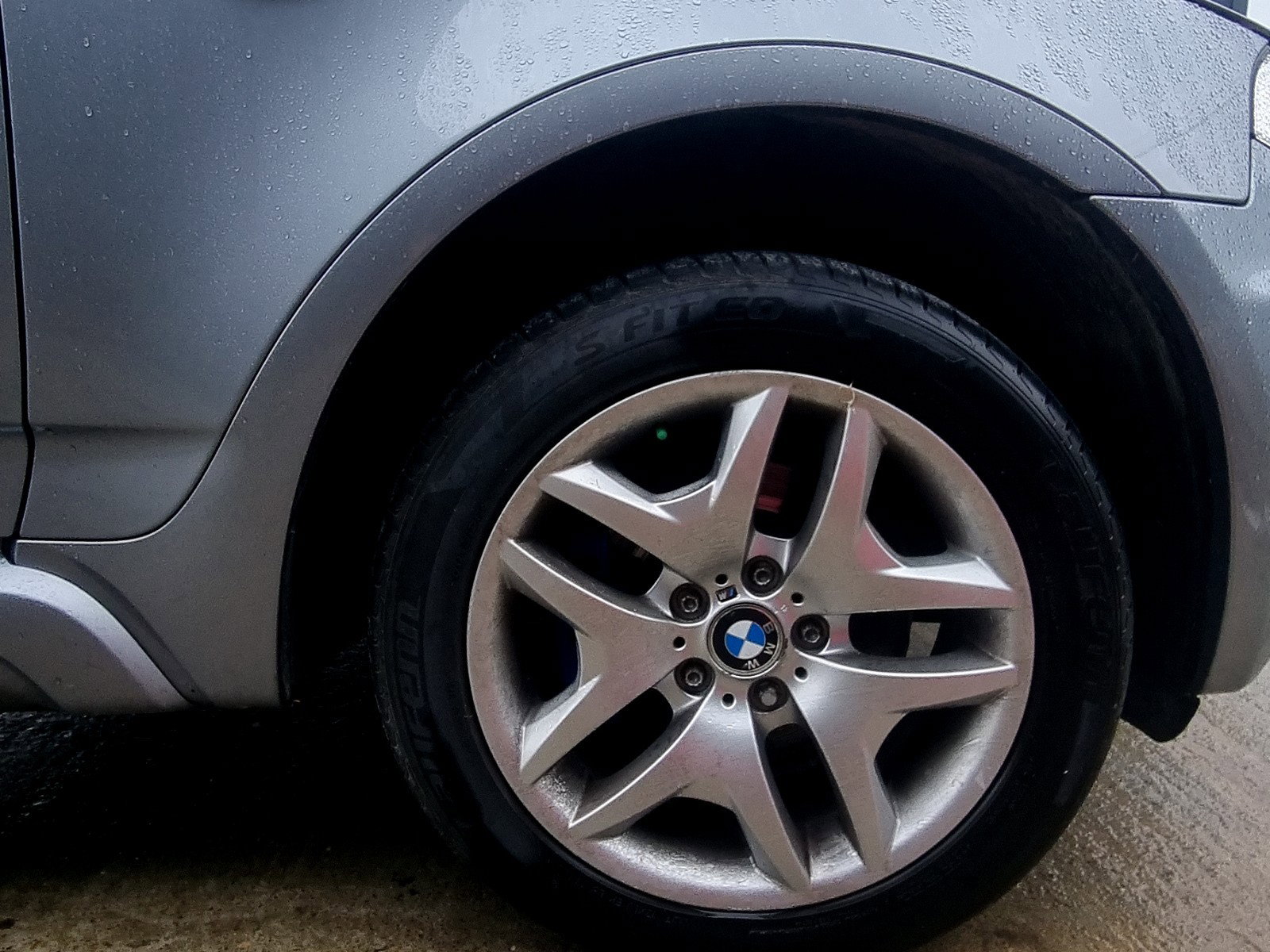 Ornament aripa dreapta fata Bmw X3 (E83) [Fabr 2003-2009] 2.0 N47D 130 KW / 177 CP - imagine 1