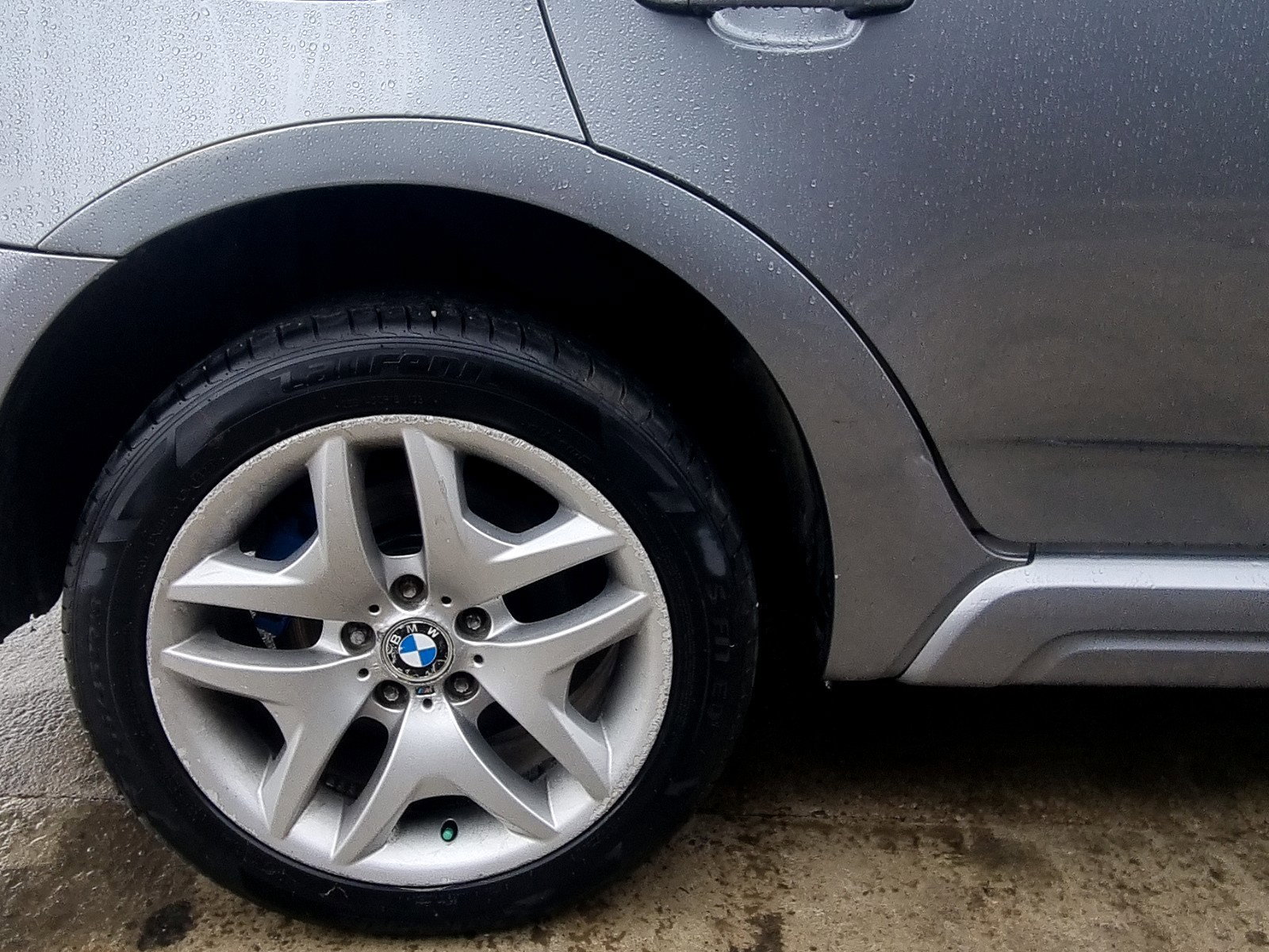 Ornament aripa dreapta spate Bmw X3 (E83) [Fabr 2003-2009] 2.0 N47D 130 KW / 177 CP - imagine 1