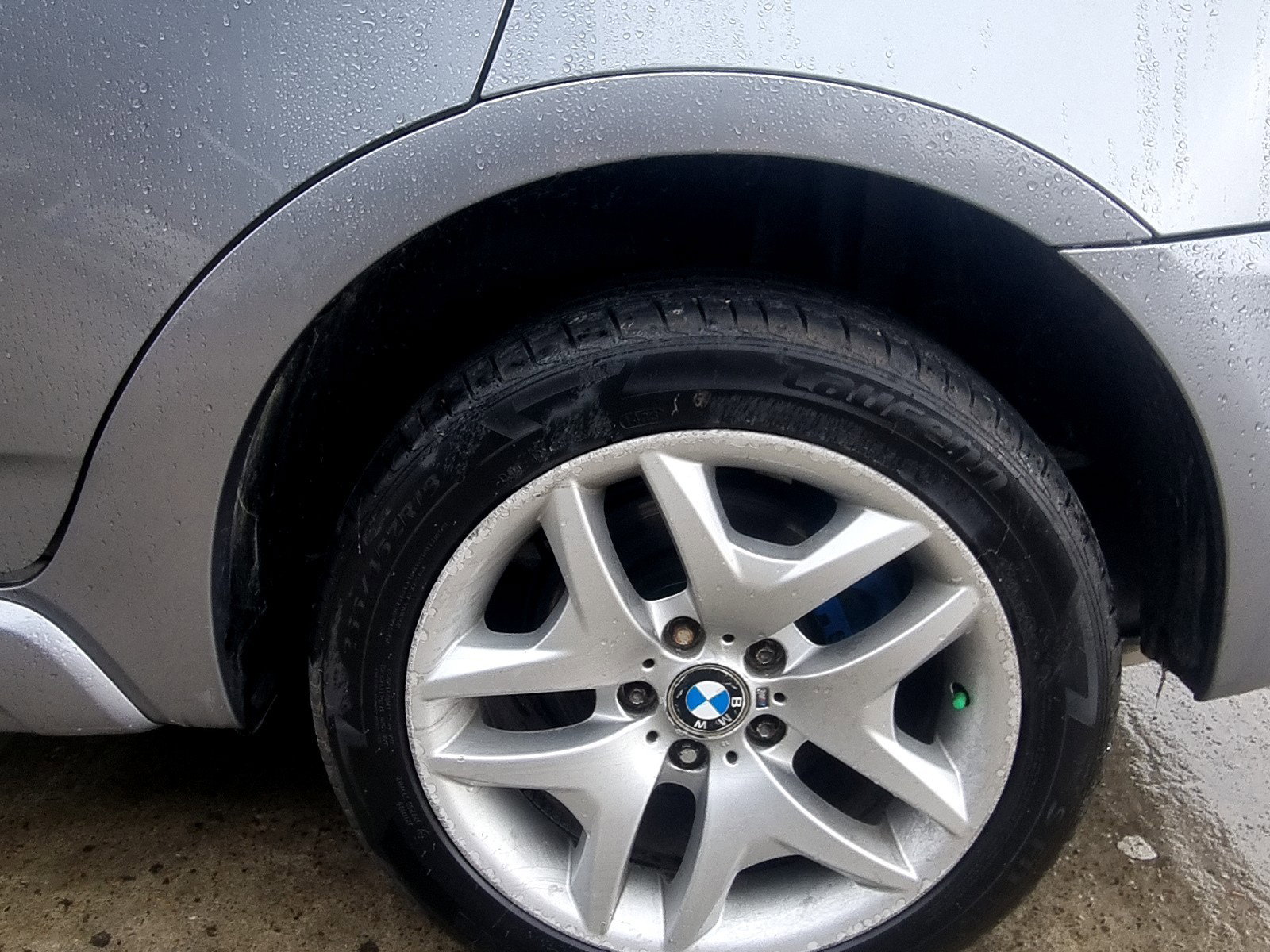 Ornament aripa stanga spate Bmw X3 (E83) [Fabr 2003-2009] 2.0 N47D 130 KW / 177 CP - imagine 1