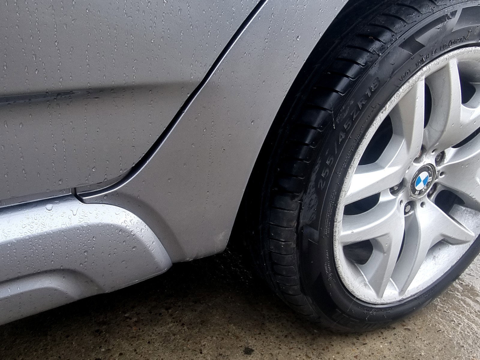 Ornament aripa stanga spate Bmw X3 (E83) [Fabr 2003-2009] 2.0 N47D 130 KW / 177 CP - imagine 2