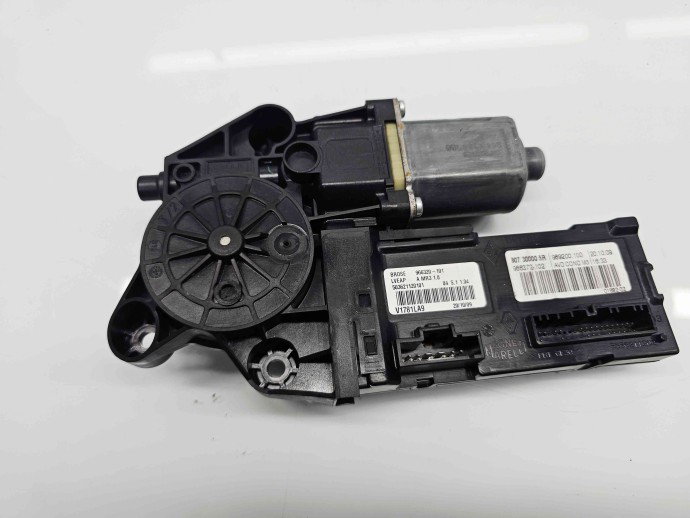 Motoras geam dreapta fata Renault Megane 3 (B95) [Fabr 2008-2016] 807300005R