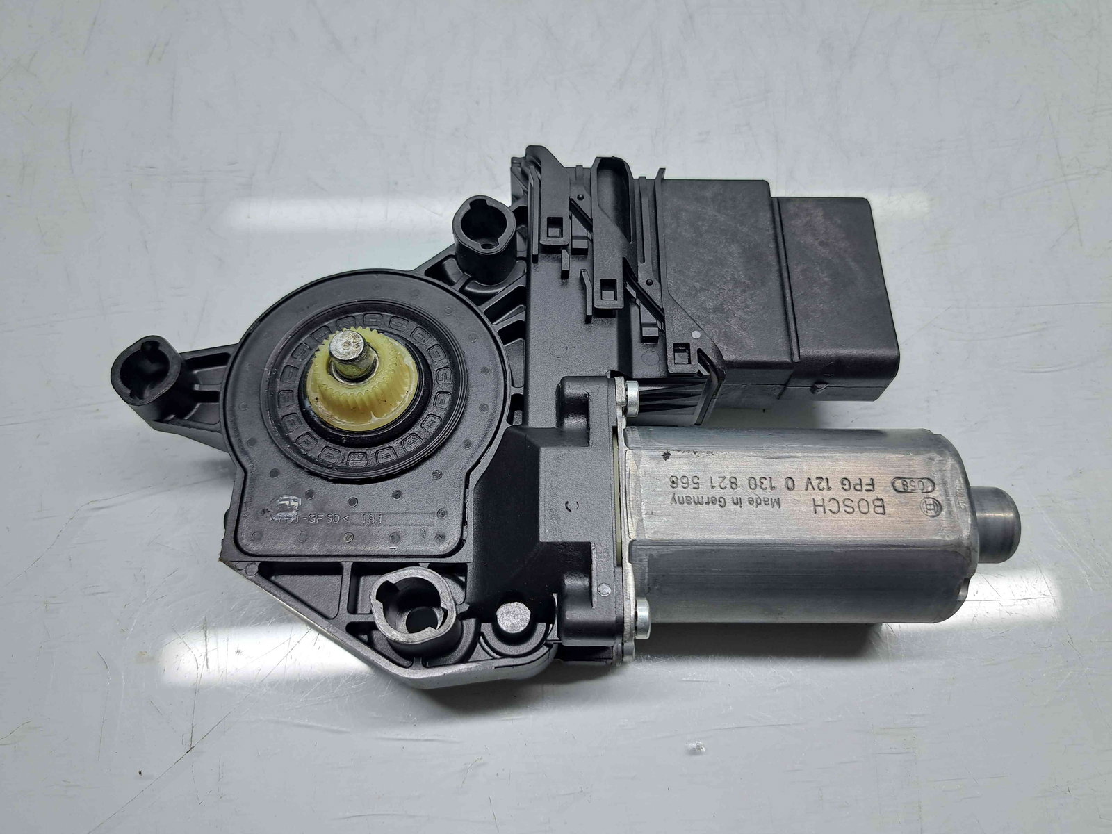 Motoras geam dreapta spate Volkswagen Touran II (1T3) [Fabr 2010-2015] 5K0959704A - imagine 3