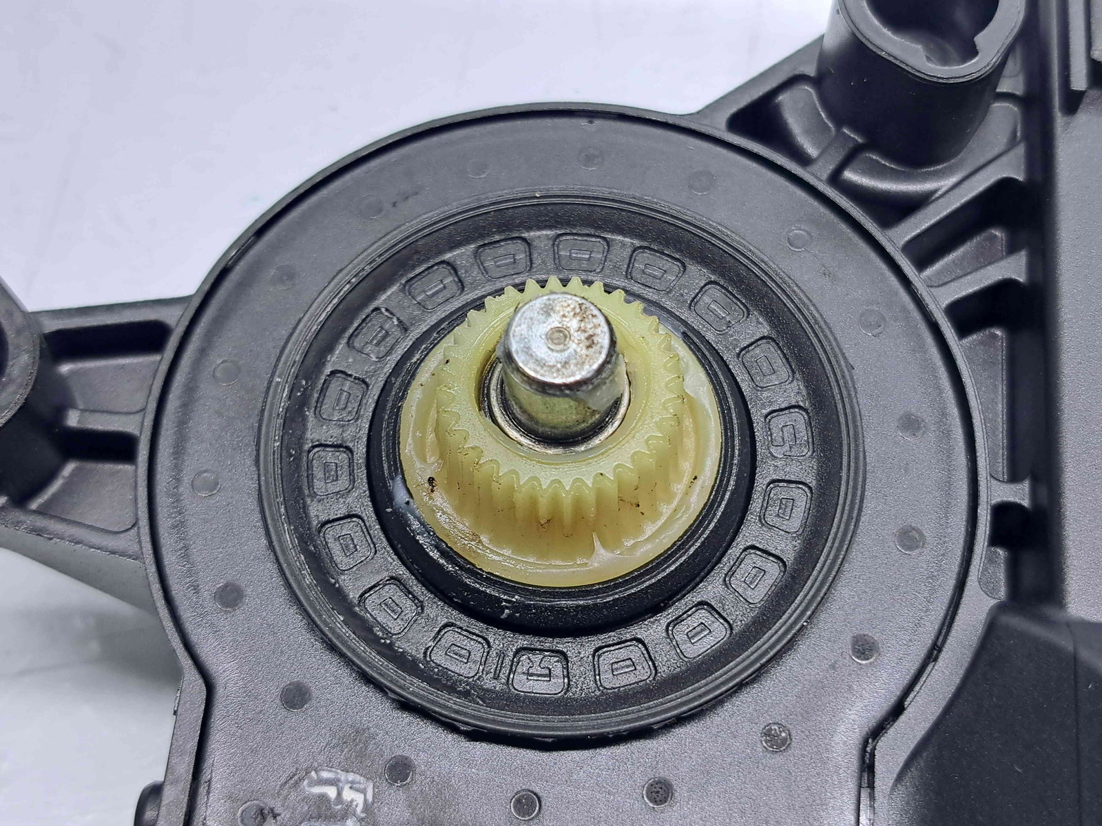 Motoras geam dreapta spate Volkswagen Touran II (1T3) [Fabr 2010-2015] 5K0959704A - imagine 4