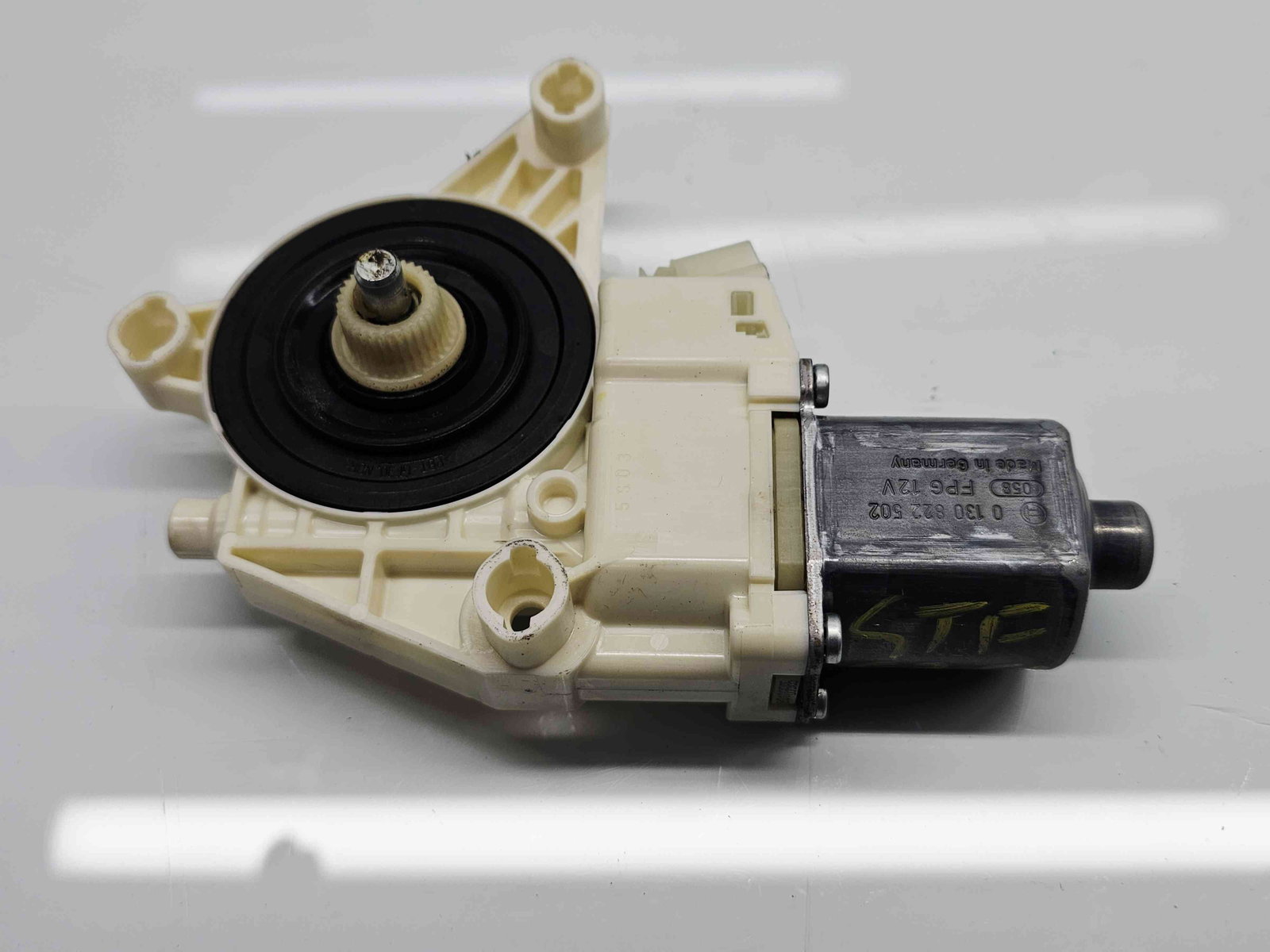 Motoras geam stanga fata Mercedes Clasa C Coupe (C204) Facelift AMG [Fabr 2011-2015] A2048200242