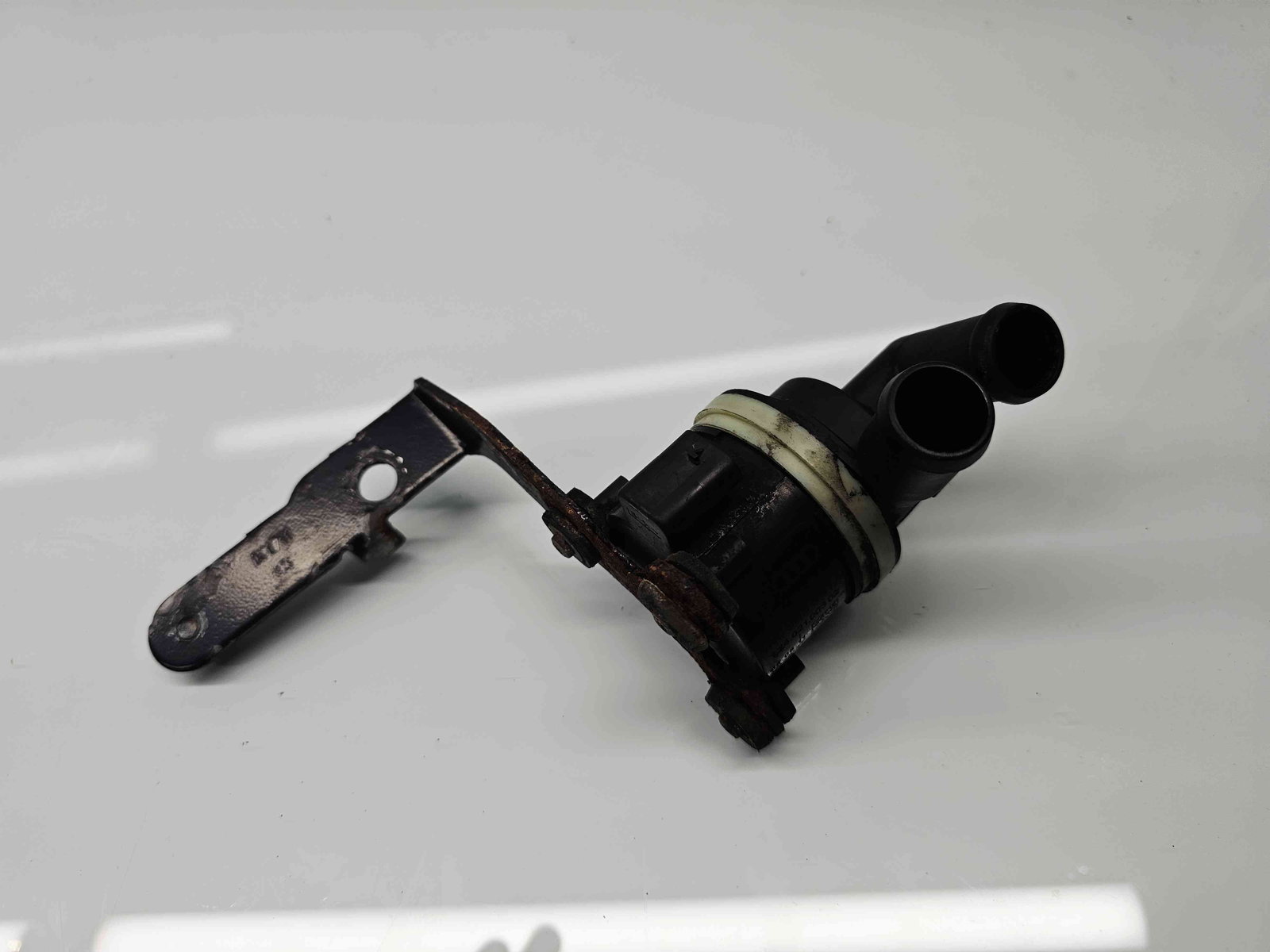 Pompa recirculare apa Volkswagen Polo (6R) [Fabr 2009-2016] 5N0965561 A 1.2 TDI CFWA 55KW / 75CP - imagine 4