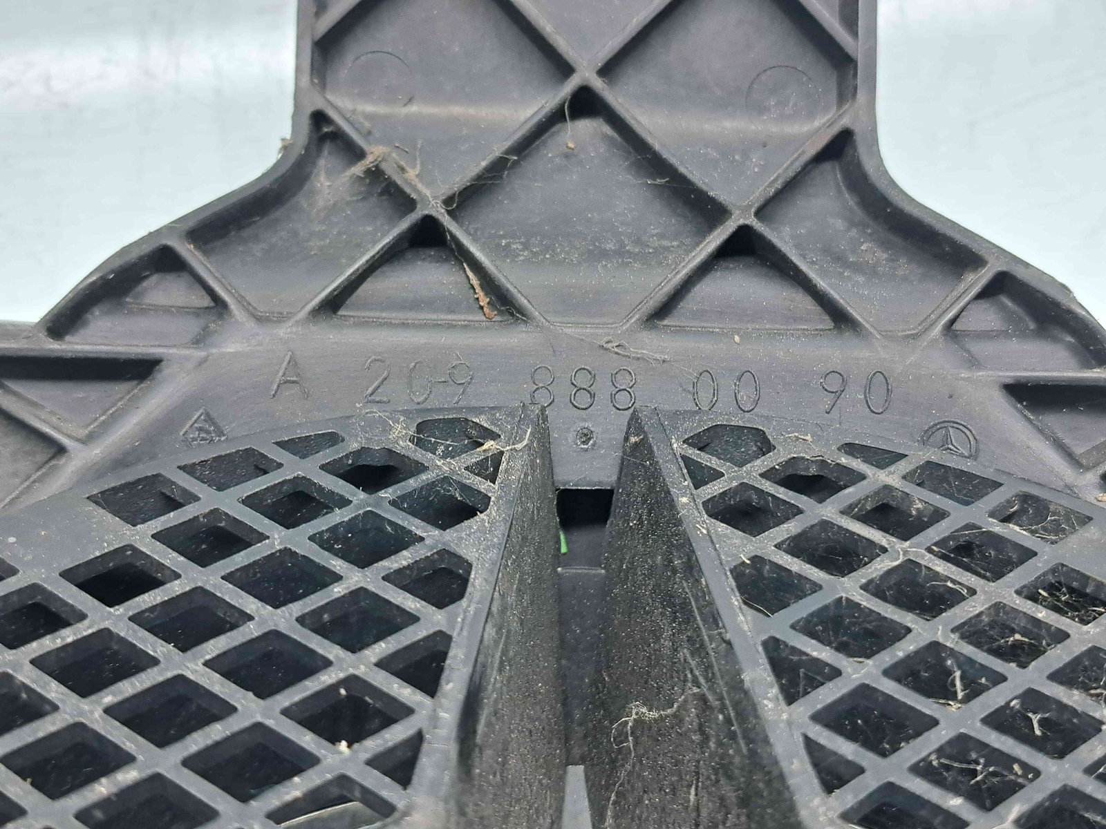 Grila bara fata Mercedes Clasa CLK (C209) [Fabr 2002-2009] A2098880090 - imagine 4