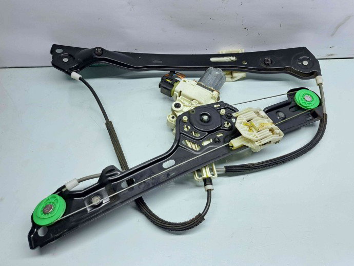 Macara electrica geam dreapta fata Bmw 1 (E81, E87) [Fabr 2004-2010] 7067796S