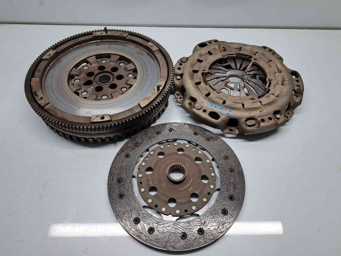 Kit ambreiaj volanta masa dubla Mercedes Clasa A (W176) [Fabr 2012-2018] A0262501001 1.5 CDI 607951 80KW / 109CP