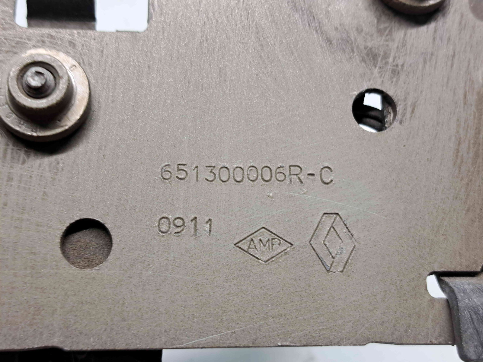 Maner deschidere capota Renault Scenic 3 [Fabr 2009-2015] 651300006R - imagine 2