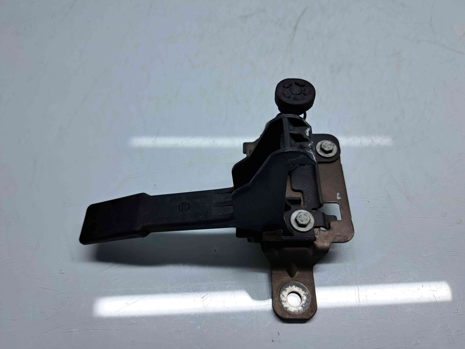 Maner deschidere capota Renault Scenic 3 [Fabr 2009-2015] 651300006R - imagine 3