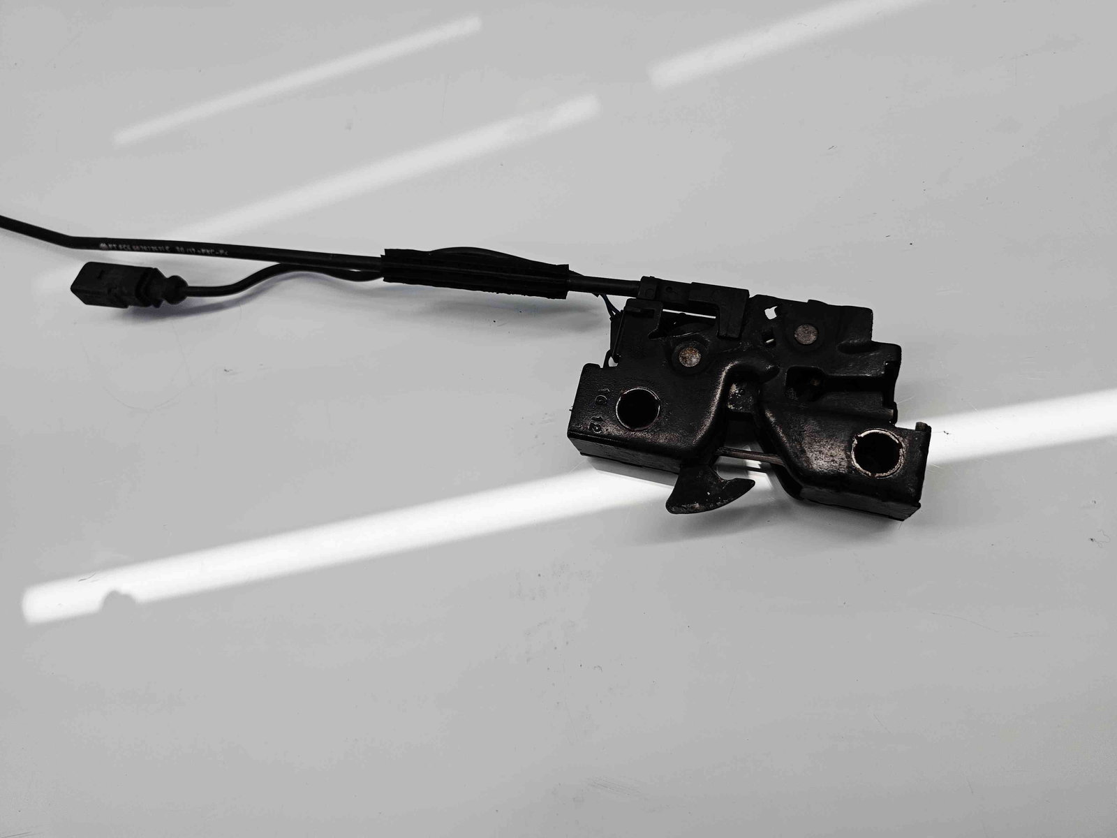 Broasca capota Volkswagen Polo (6R) [Fabr 2009-2016] OEM - imagine 4