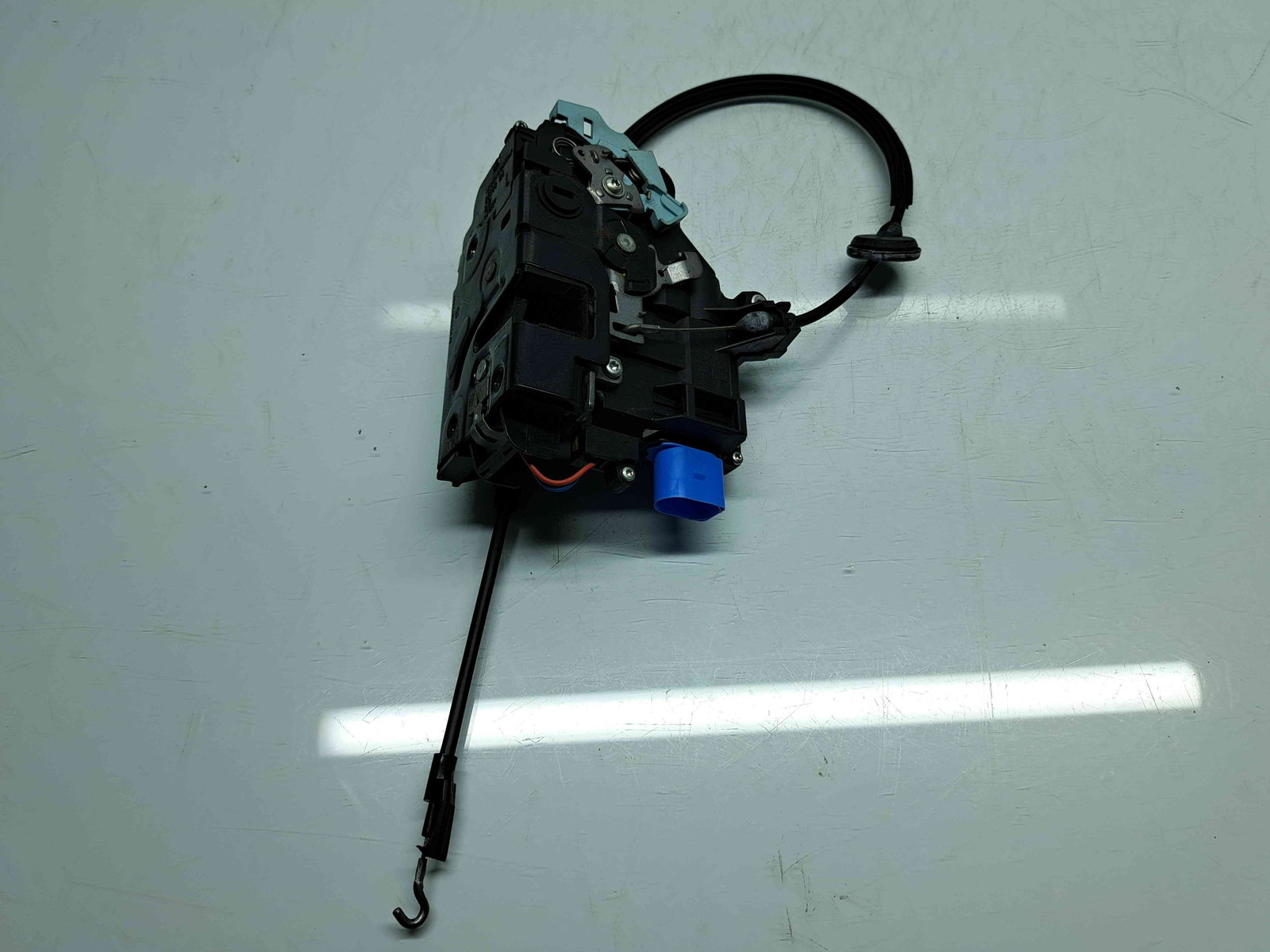 Broasca usa stanga spate Volkswagen Touran II (1T3) [Fabr 2010-2015] 7L0839015H - imagine 2