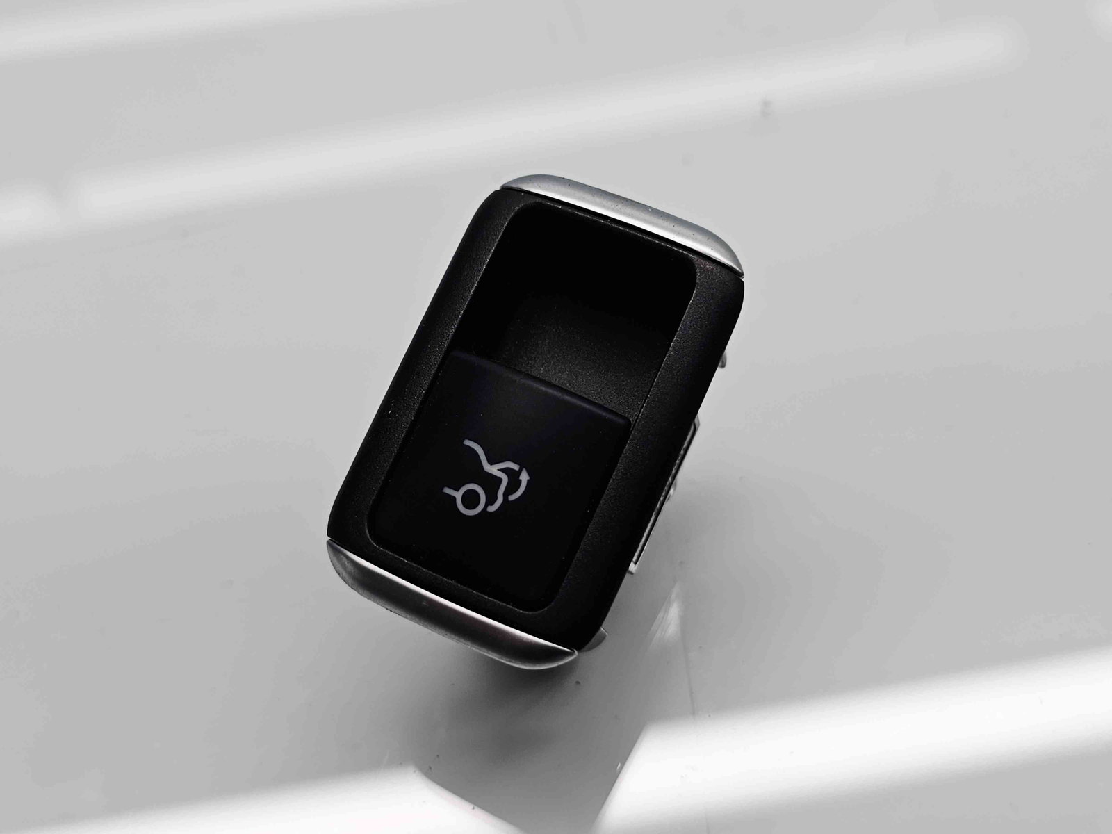 Buton deschidere portbagaj Mercedes Clasa C Coupe (C204) Facelift AMG [Fabr 2011-2015] A2129059200 - imagine 1