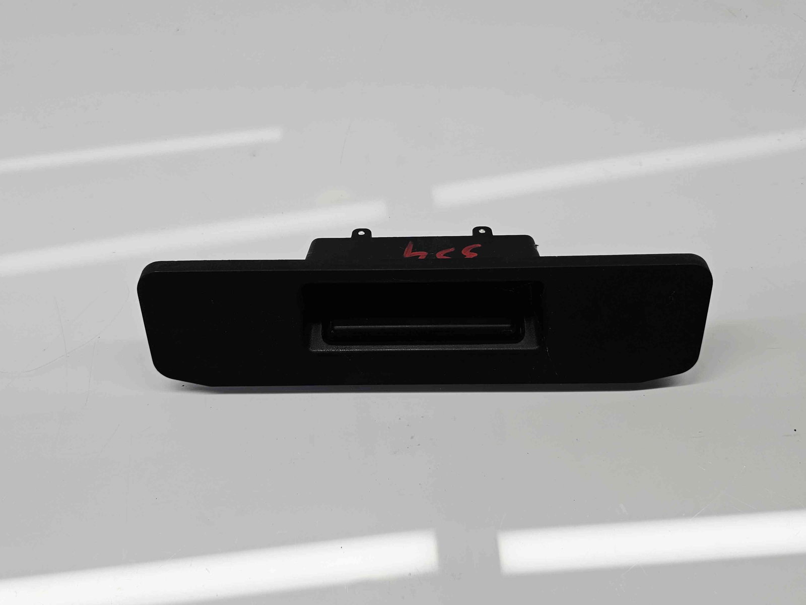 Buton deschidere portbagaj Mercedes Clasa A (W176) [Fabr 2012-2018] A1667500493 - imagine 1