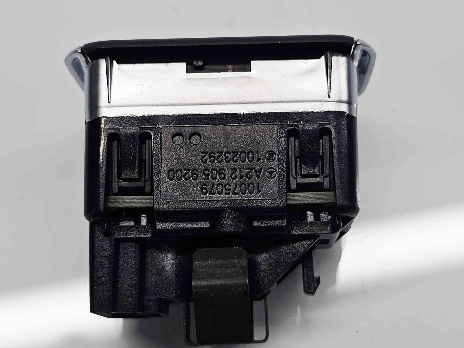 Buton deschidere portbagaj Mercedes Clasa E (W212) [Fabr 2009-2016] [Fabr 2011-2015] A2129059200 - imagine 3