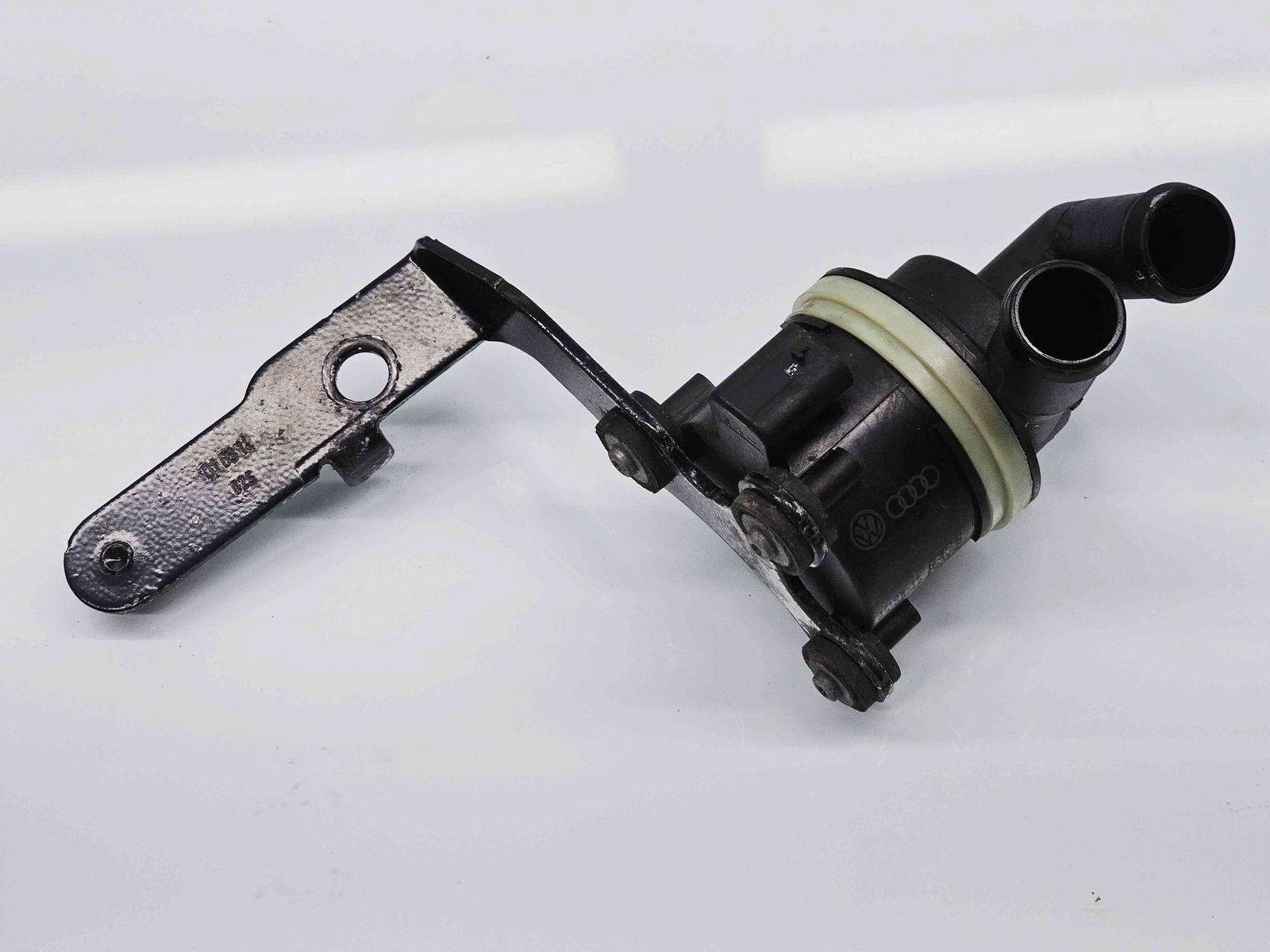 Pompa recirculare apa Seat Alhambra (710) [Fabr 2010-2020] 5N0965561A 2.0 TDI CFFB 103KW / 140CP - imagine 1