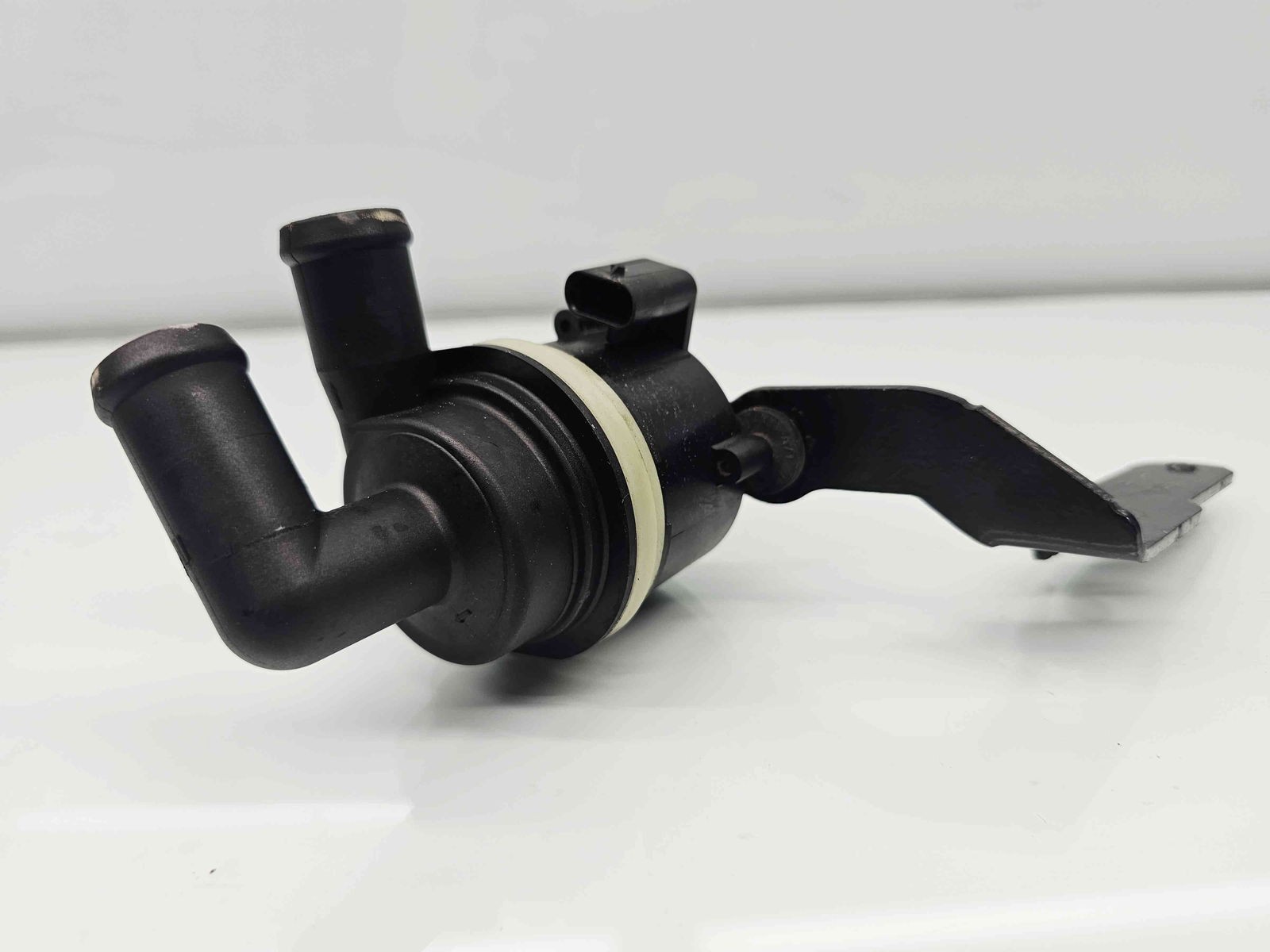 Pompa recirculare apa Seat Alhambra (710) [Fabr 2010-2020] 5N0965561A 2.0 TDI CFFB 103KW / 140CP - imagine 3