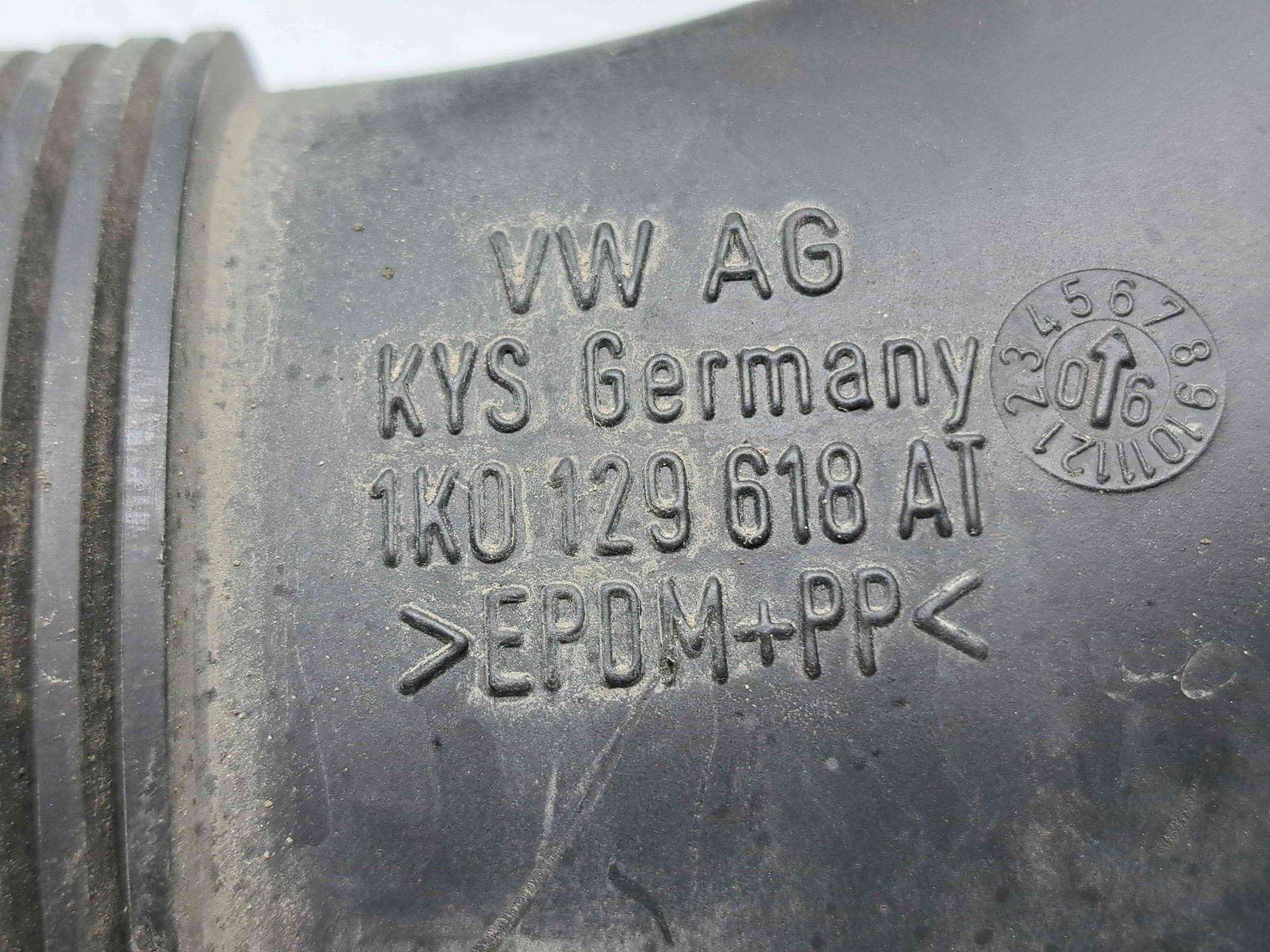 Tub admisie aer Volkswagen Passat B6 (3C2) [Fabr 2005-2010] 1K0129618AT 1.9 TDI BLS 77KW / 105CP - imagine 2