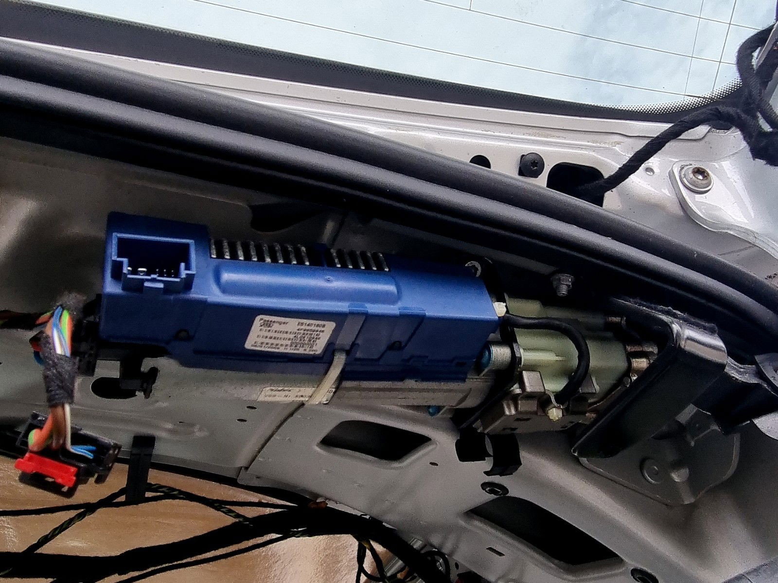 Motoras deschidere haion dreapta AUDI A4 (8K2, B8) [Fabr 2008-2015] 4F9959946 3.0 TDI CASA 176KW / 240CP - imagine 1