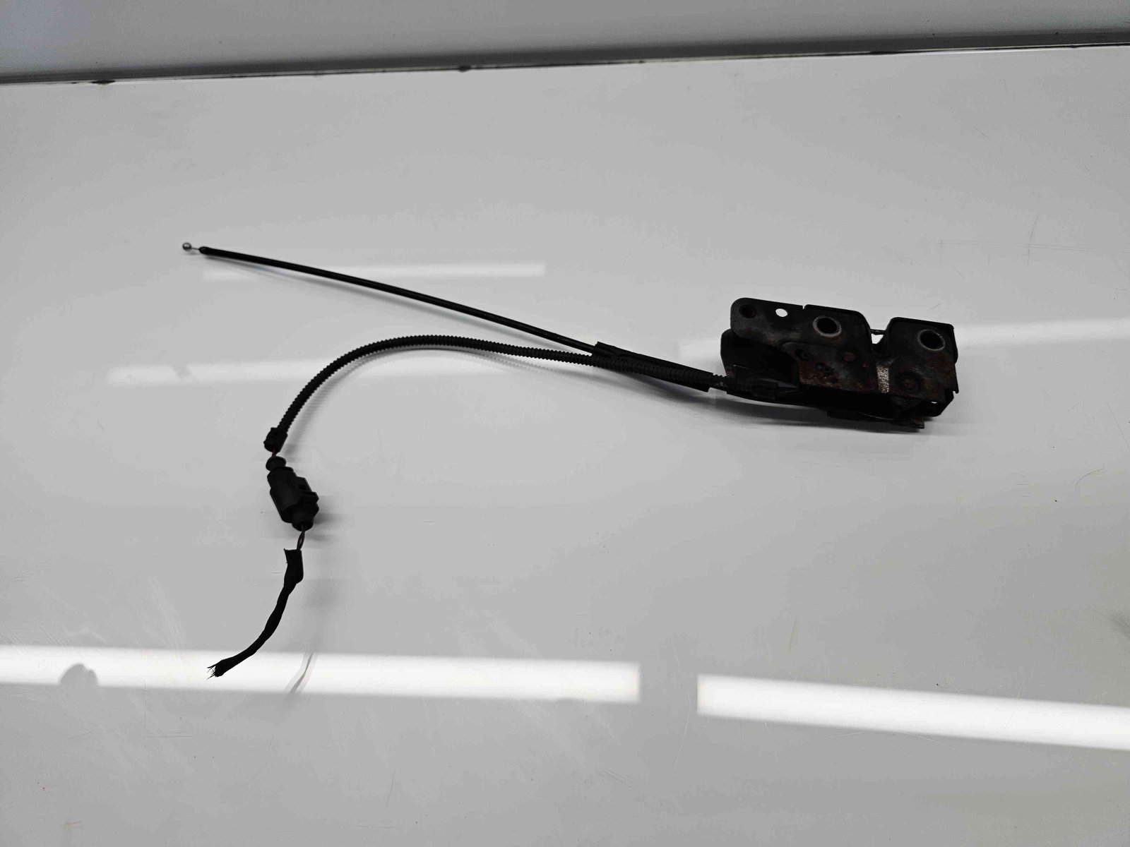 Broasca capota Volkswagen Touran (1T1, 1T2) [Fabr 2003-2010] Facelift - imagine 4