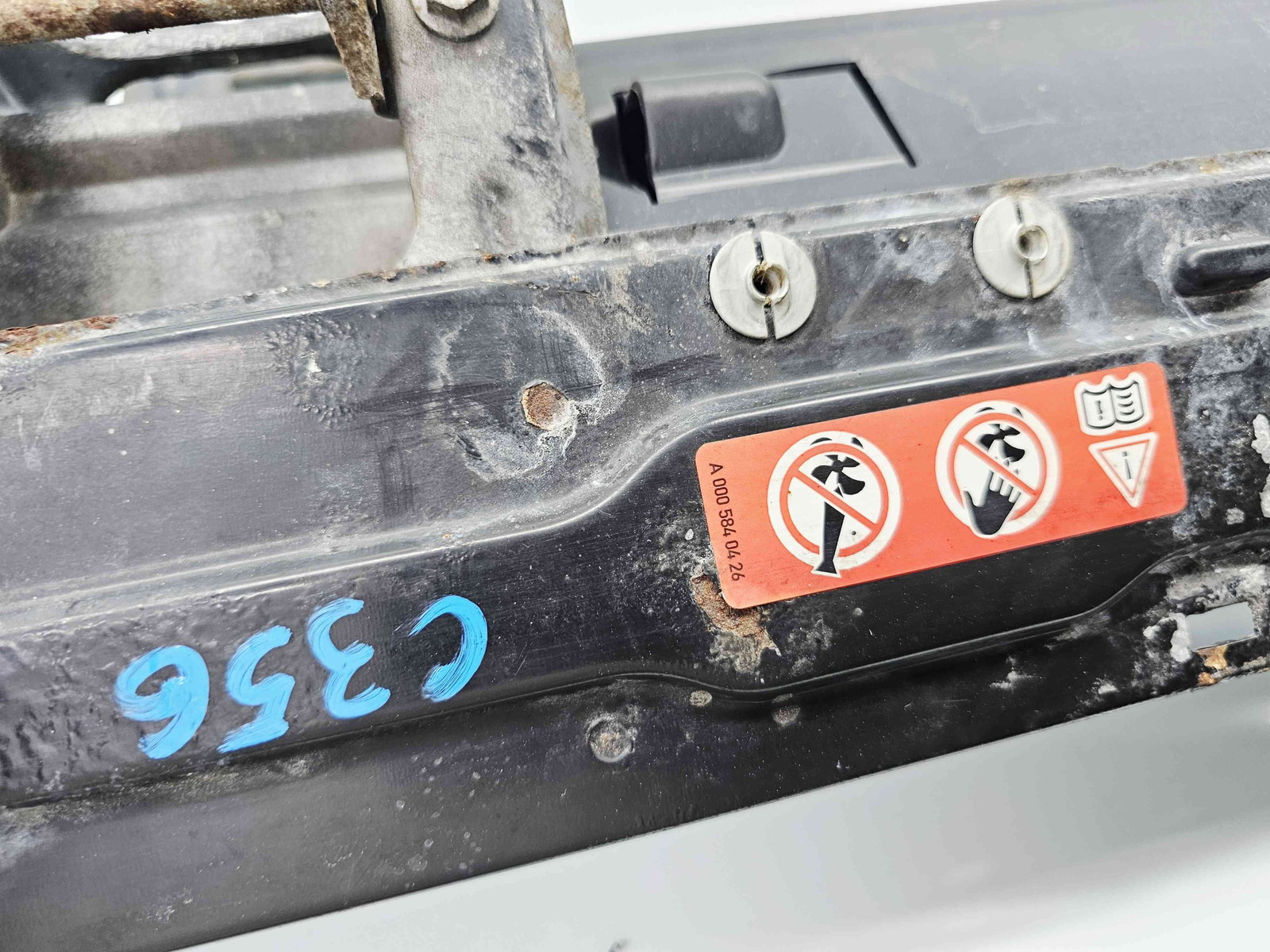 Capac trager Mercedes Clasa CLK (C209) [Fabr 2002-2009] - imagine 1