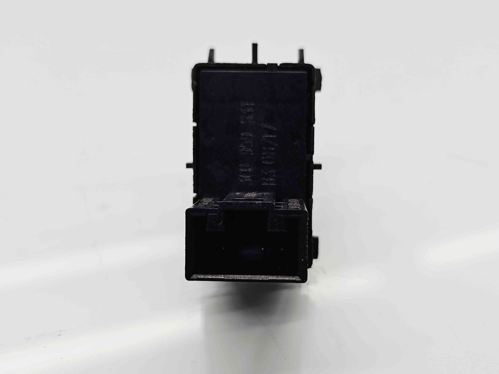 Buton deschidere portbagaj Volkswagen Passat B8 (3G2) [Fabr 2015-prezent] 3G0959831 - imagine 4