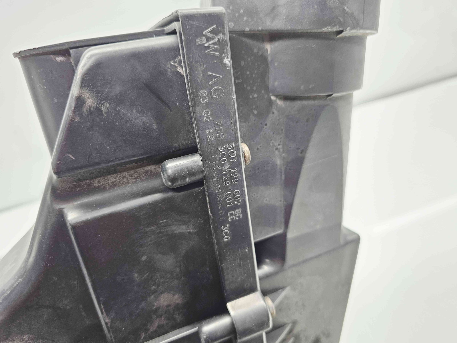 Carcasa filtru aer Skoda Octavia 2 Combi (1Z5) [Fabr 2004-2013] Facelift 3C0129607BC 2.0 TDI CFHC 103KW / 140CP - imagine 1