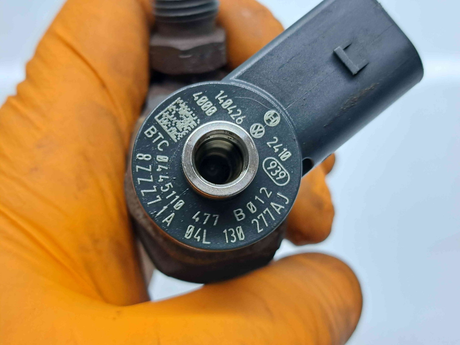 Injector Volkswagen Golf 7 (5G) [Fabr 2014-prezent] 04L130277AJ 1.6 TDI CLHA 77KW / 105CP - imagine 2