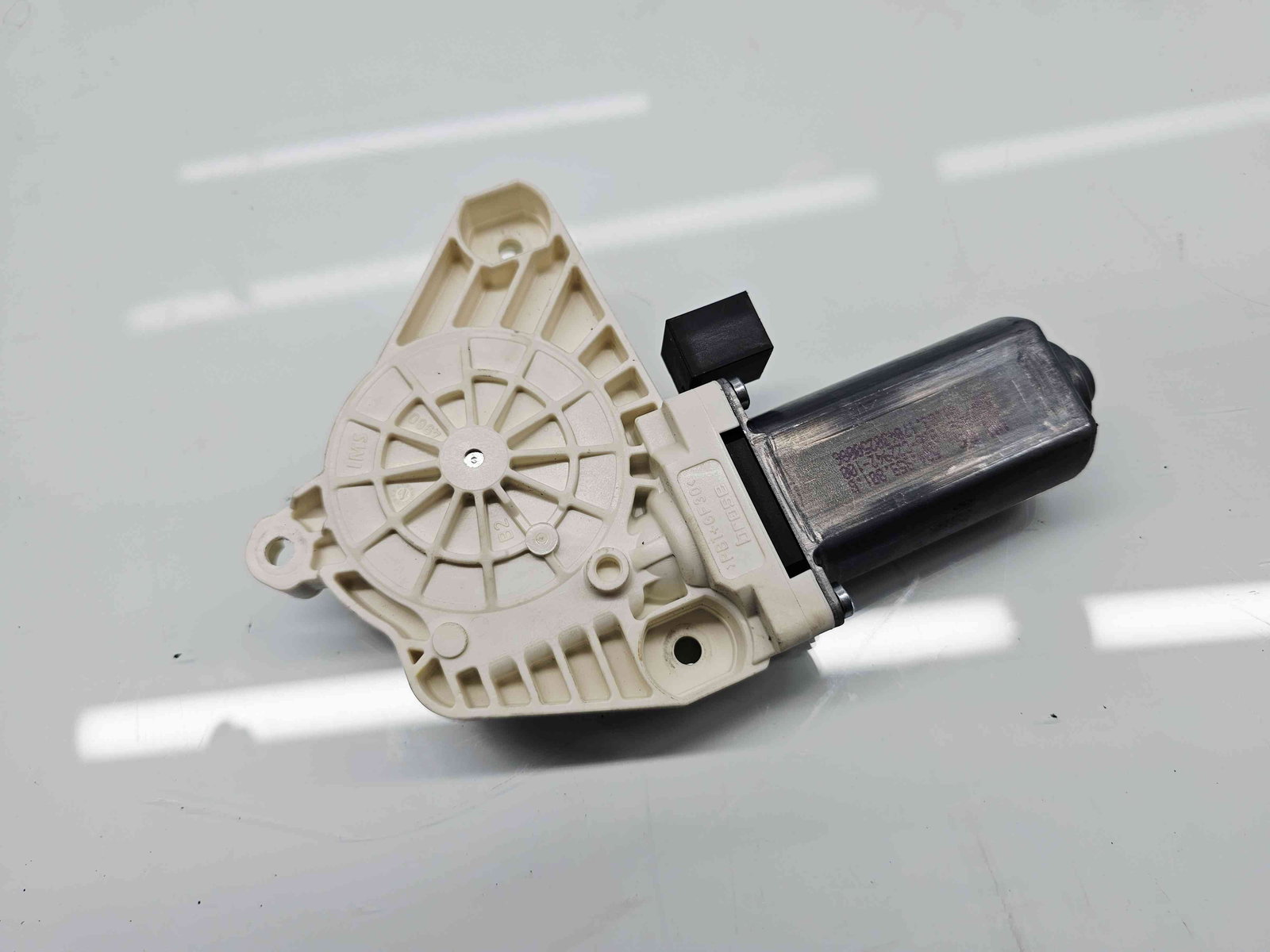 Motoras geam stanga fata Volkswagen Passat B8 (3G2) [Fabr 2015-prezent]