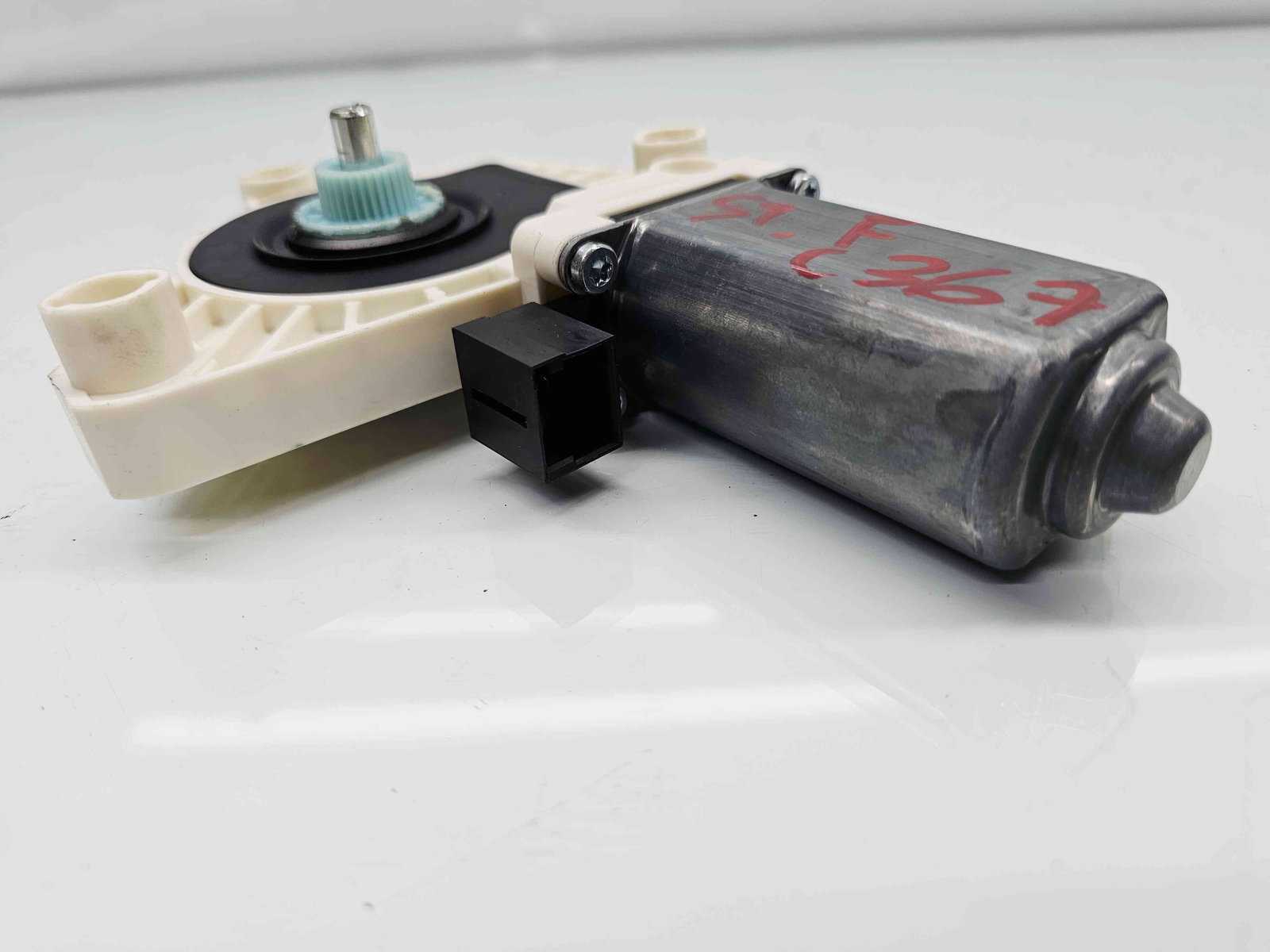 Motoras geam stanga fata Volkswagen Passat B8 (3G2) [Fabr 2015-prezent] - imagine 2