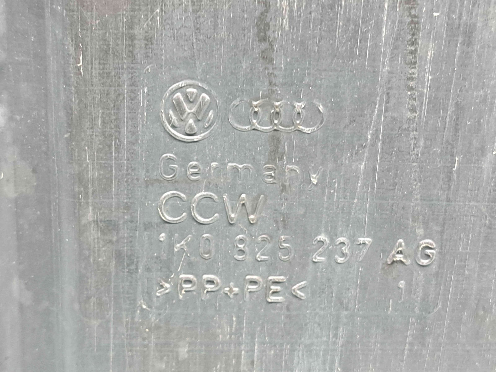 Scut motor Volkswagen Golf 6 (5K1) [Fabr 2009-2013] - imagine 2